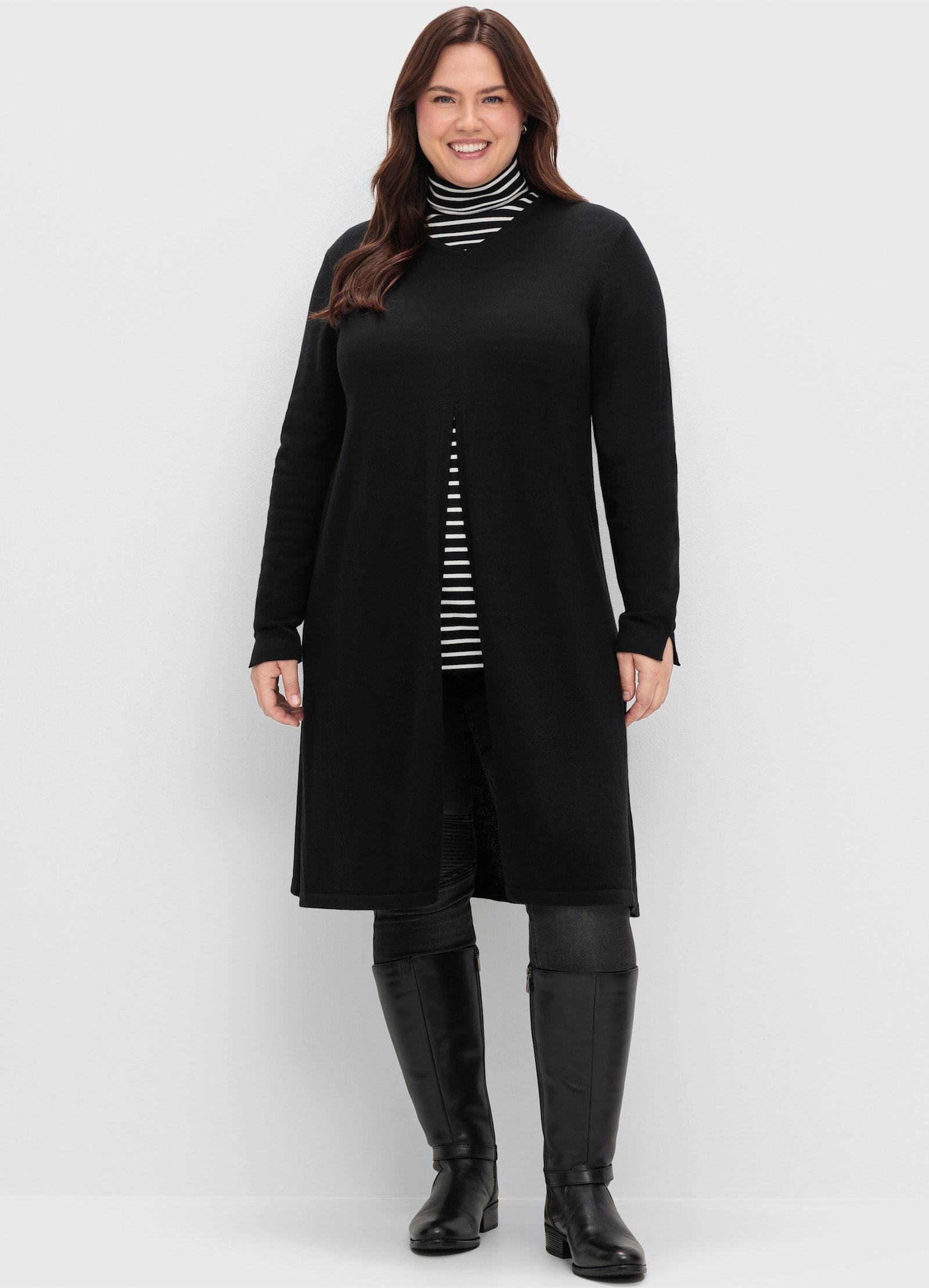 sheego Longpullover mit langem Schlitz vorne - schwarz