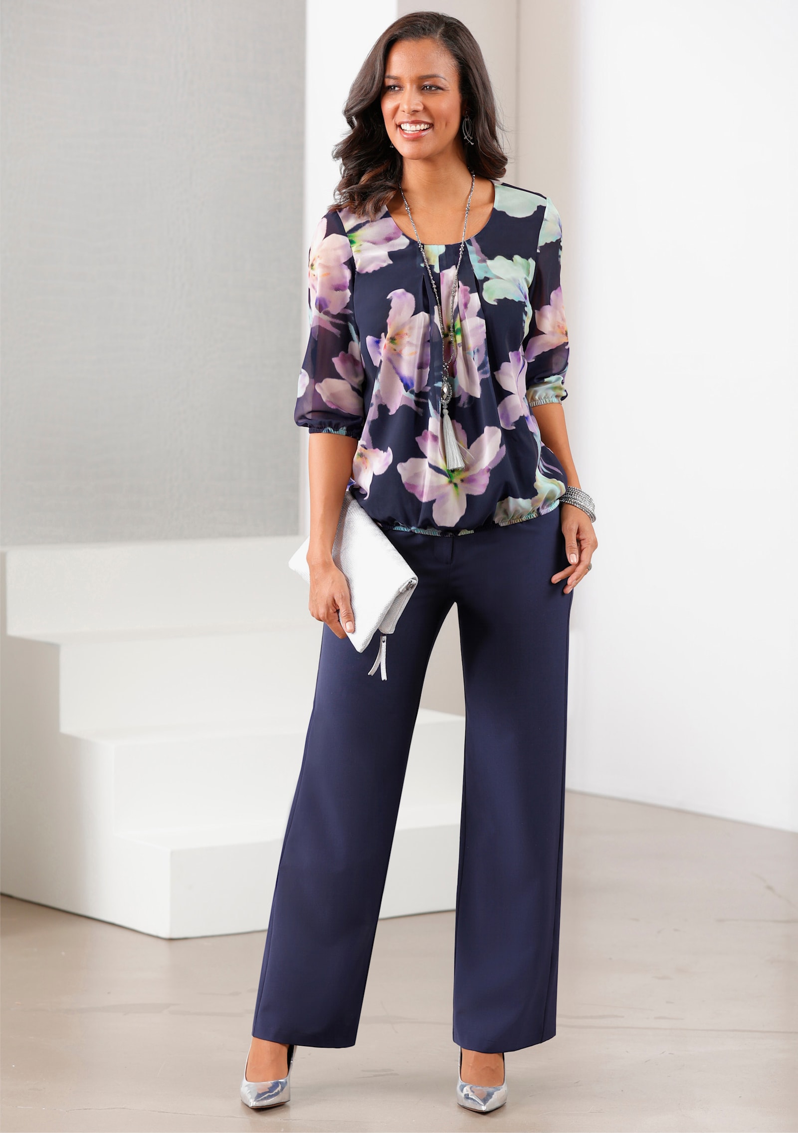 Bügelfaltenhose mit weiten Beinen - marine