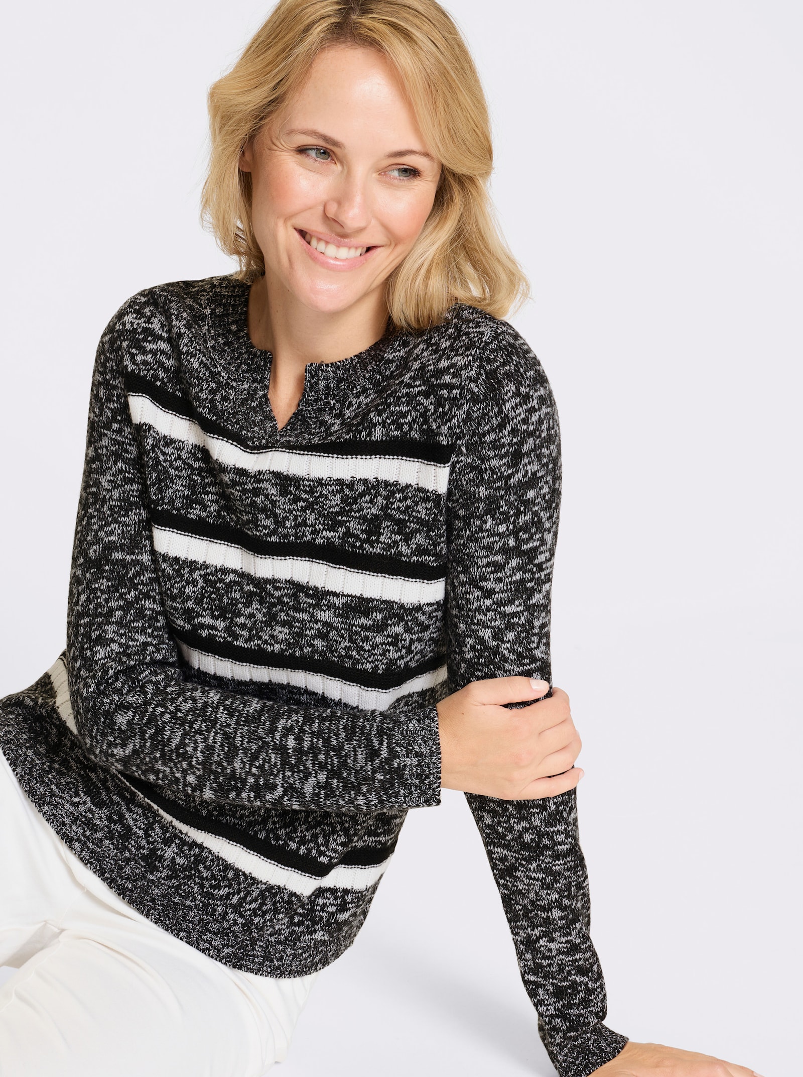 Svetr s dlouhým rukávem a proužkovaným vzorem - černá-bílá-vzor