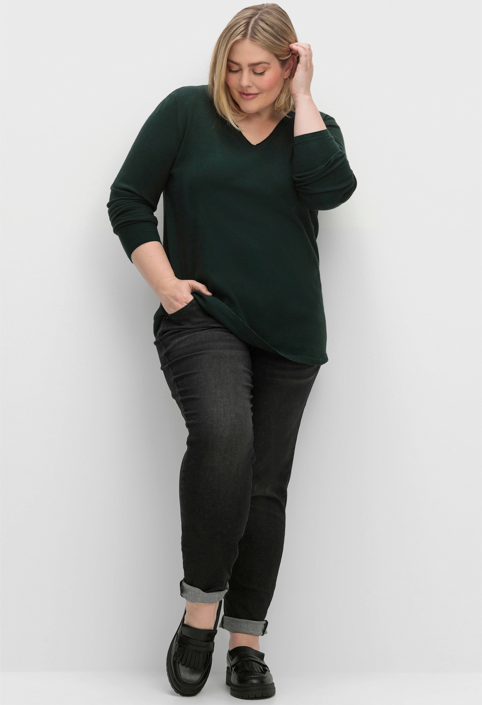 sheego Pullover met V-hals van fluweelzacht materiaal - diepgroen