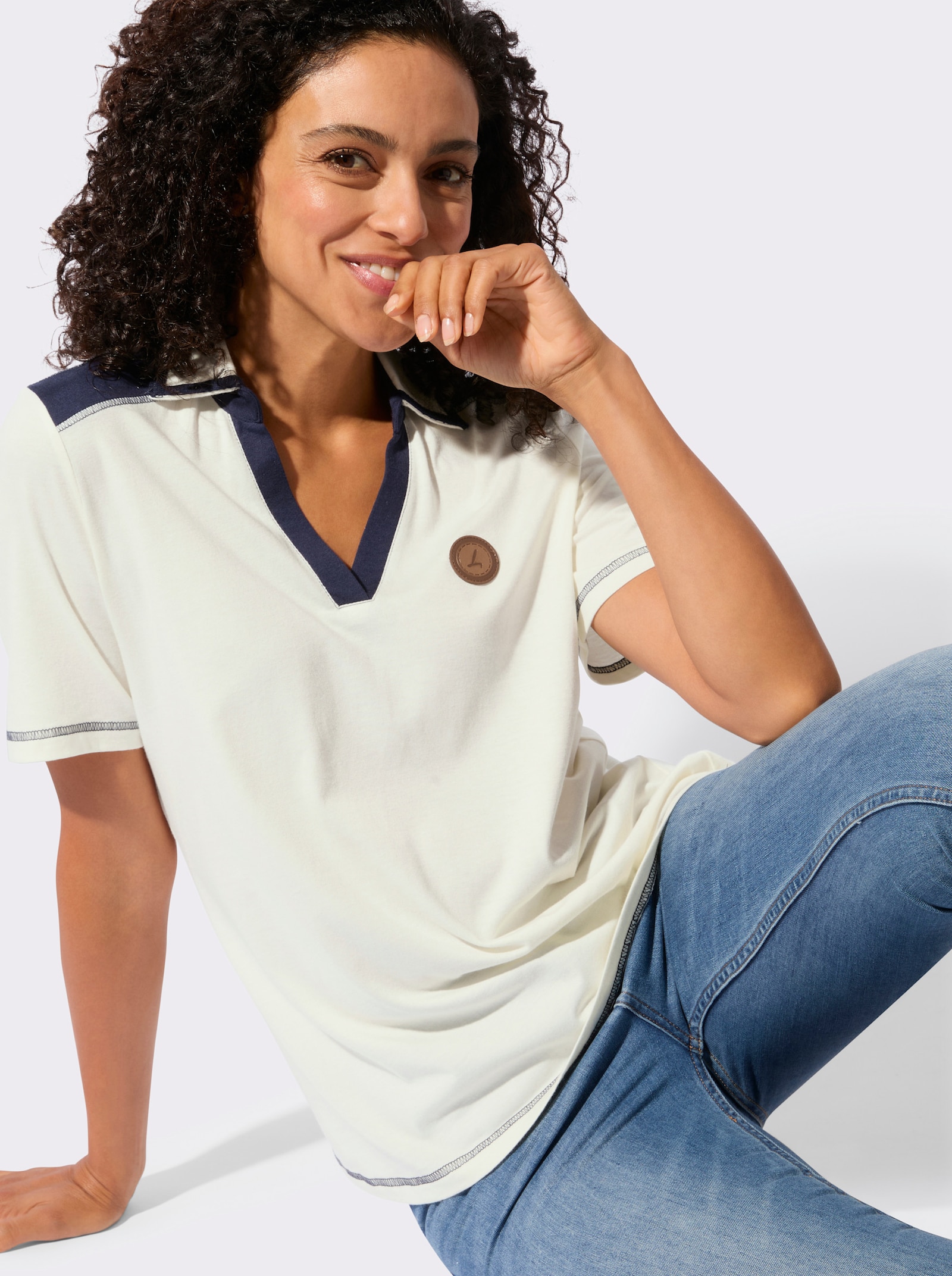 Kurzarmshirt mit Kontrastnähten - ecru-marine