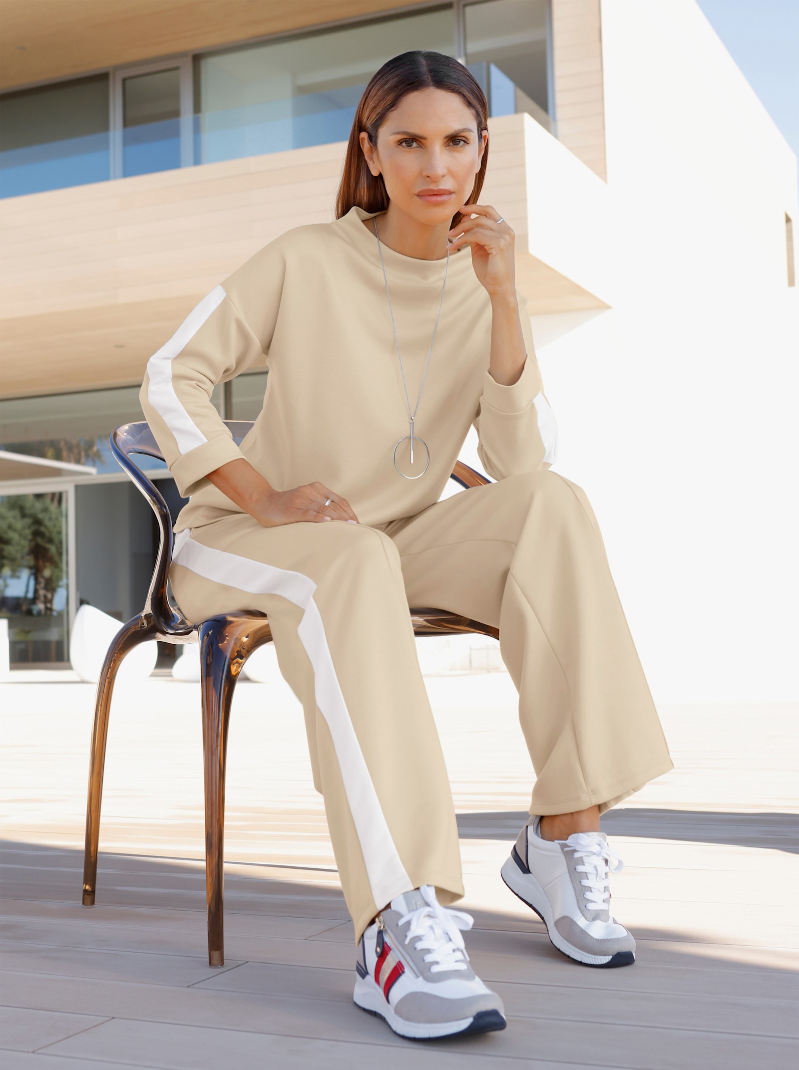 Stehkragenshirt mit Kontraststreifen - sand-weiss