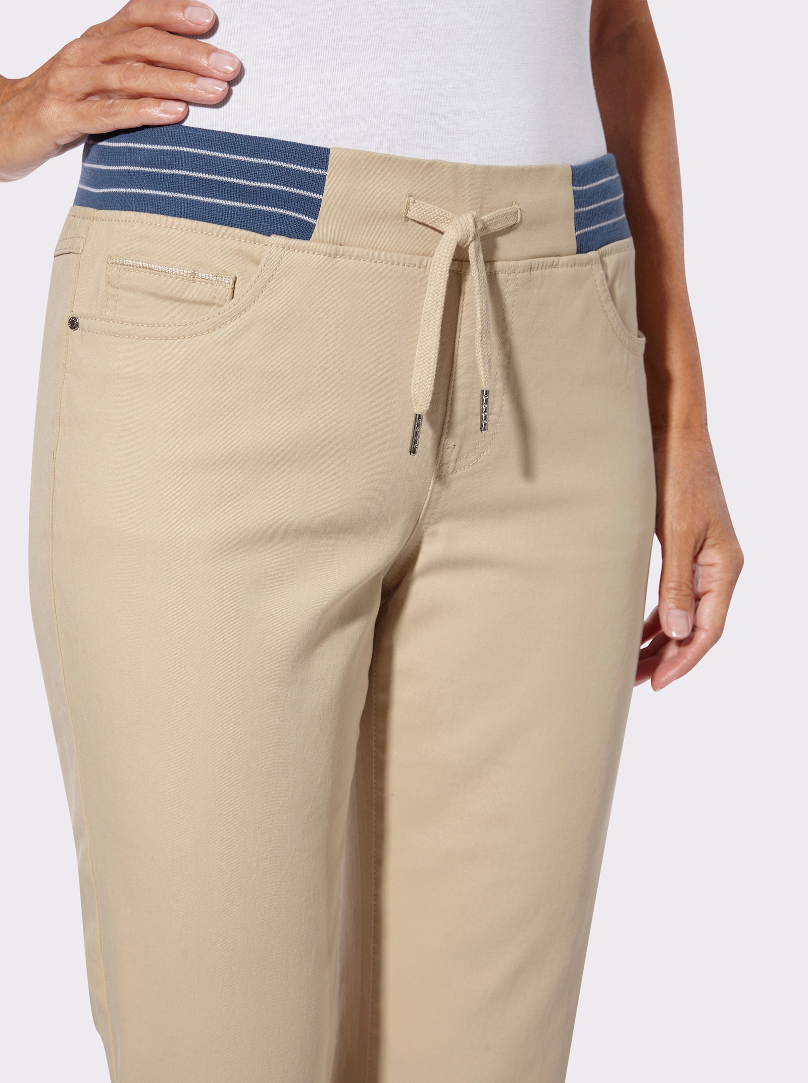 Caprijeans mit Rundum-Dehnbund - sand