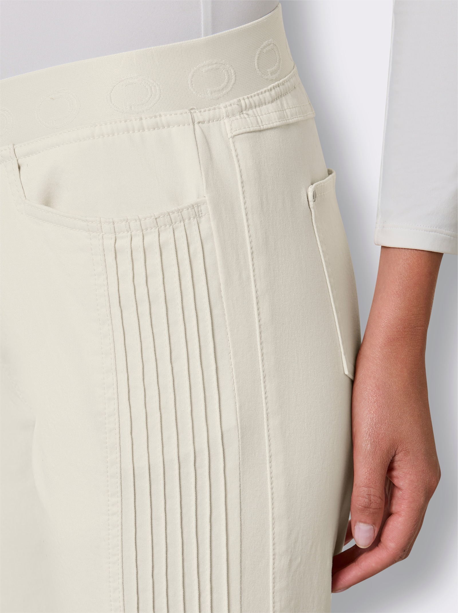 CREATION L PREMIUM Schlupfjeans mit Nieten-Details - ecru