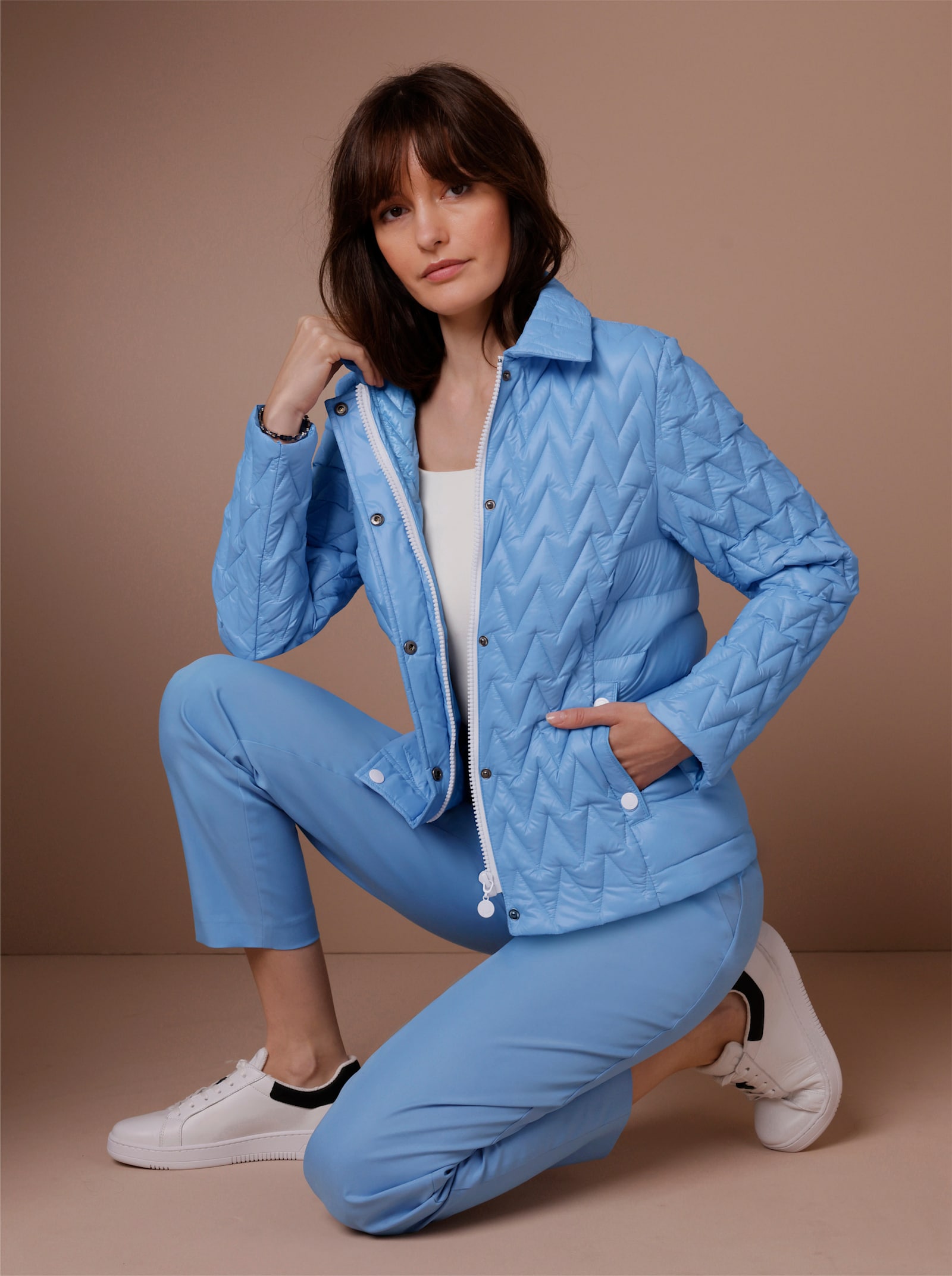 CREATION L PREMIUM Veste légère en duvet avec accessoires décoratifs - bleu ciel