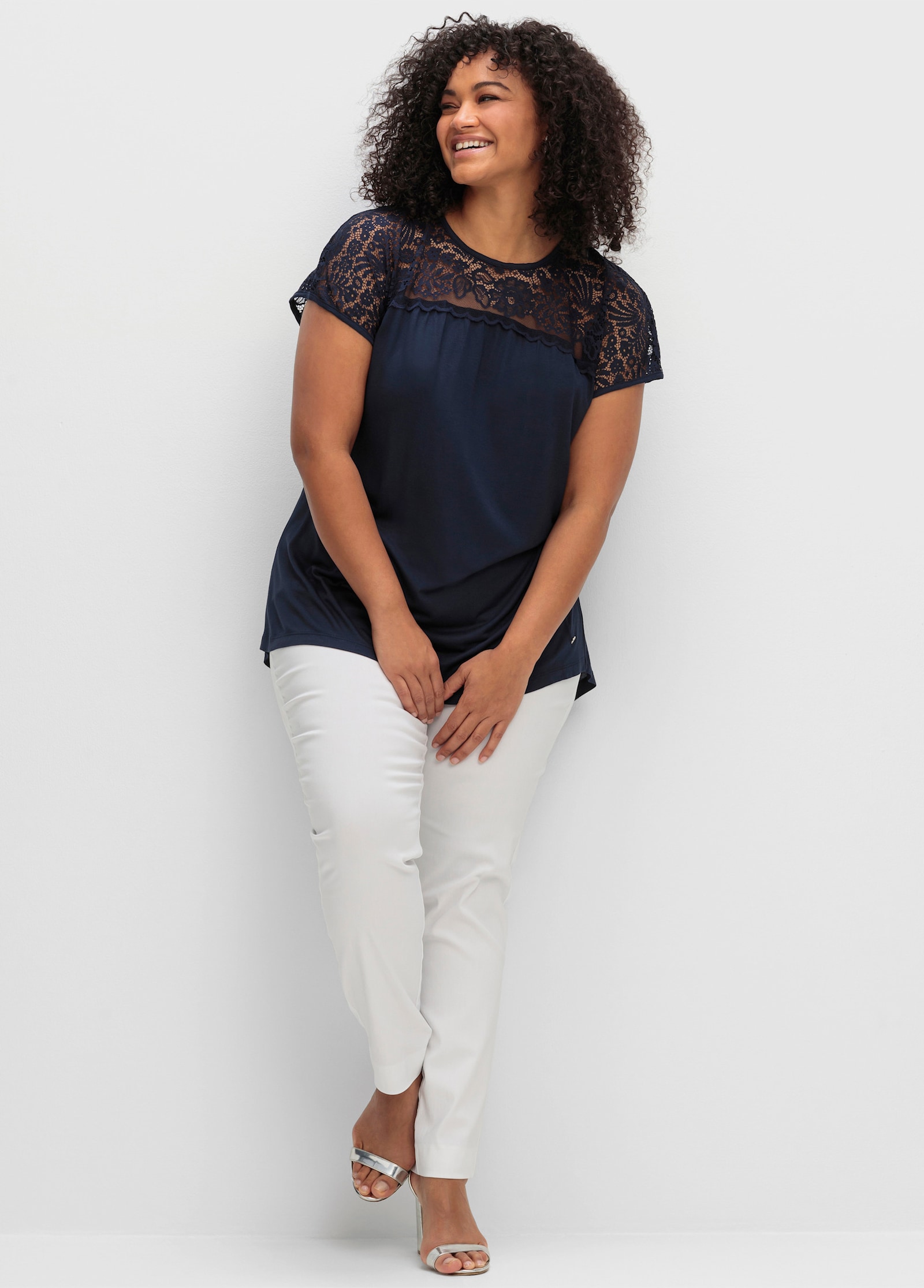 sheego Spitzenshirt in A-Linie - tiefblau