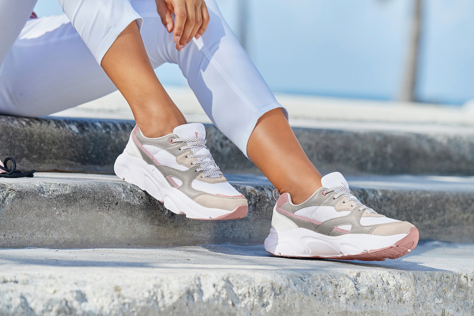 LASCANA Sneaker - weiß