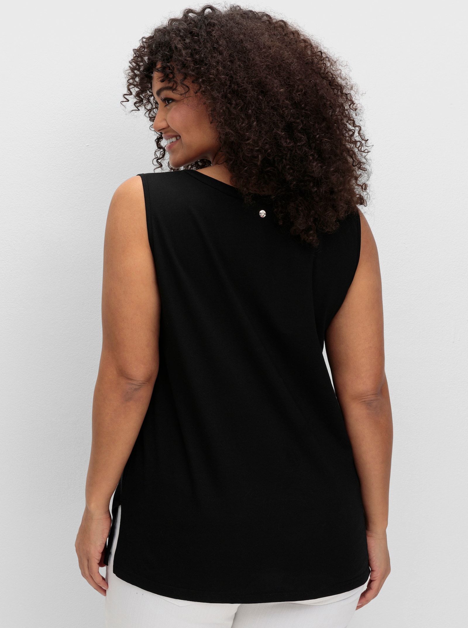 sheego Tanktop mit Biesen am Ausschnitt - schwarz