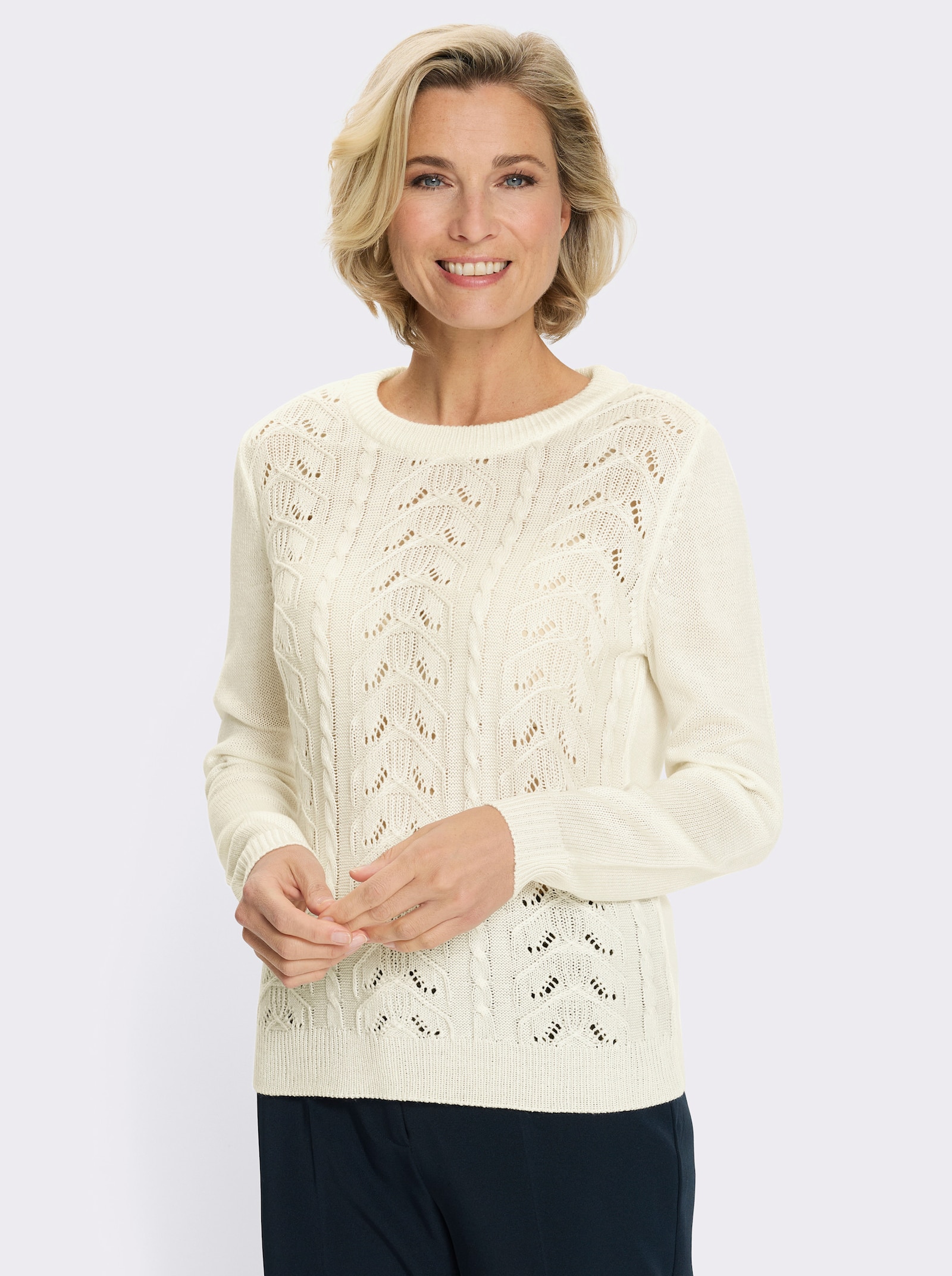 Rundhalspullover mit Zopf- und Ajourmuster - ecru