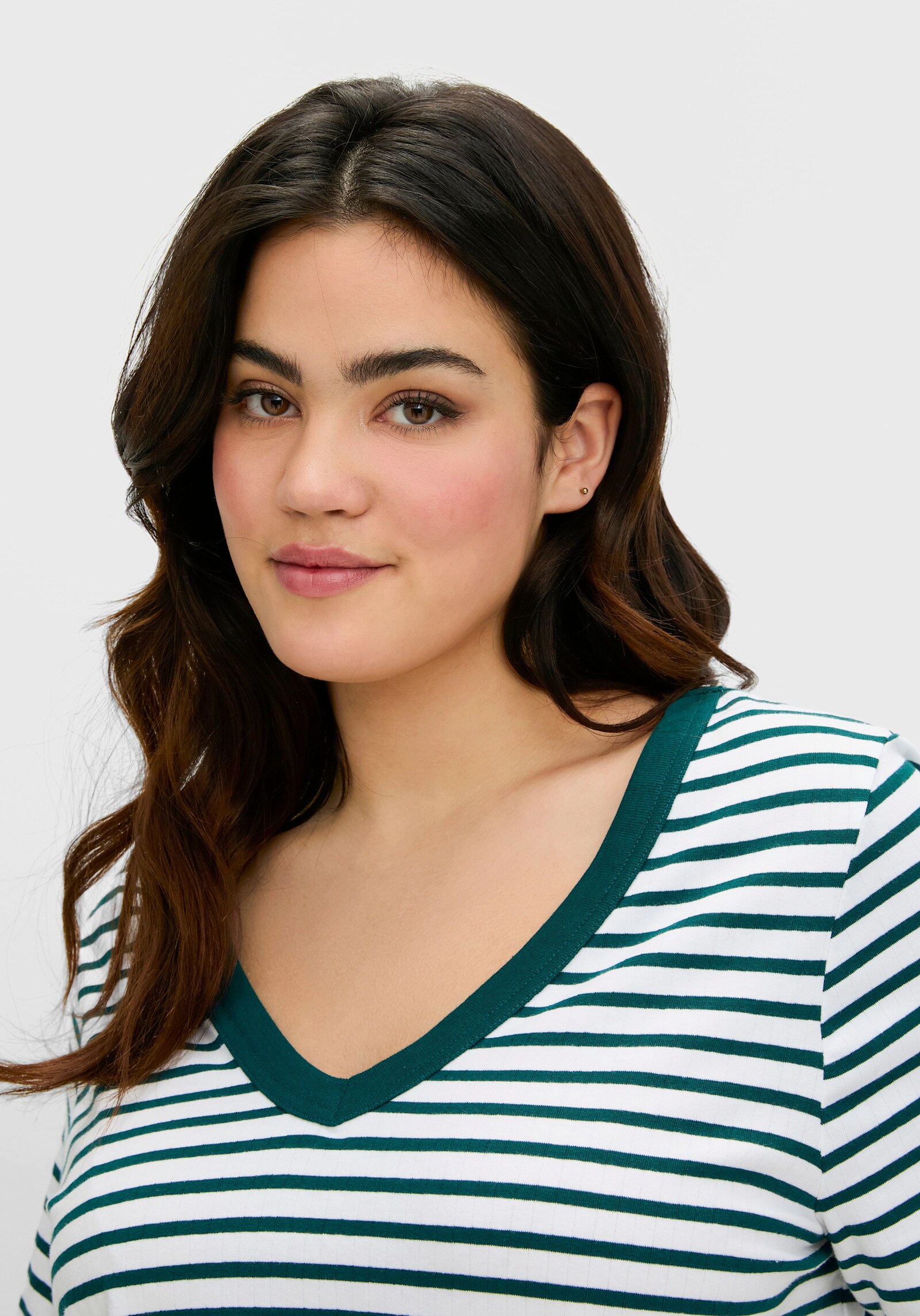 sheego T-shirt à rayures avec encolure en V - bleu pétrole à rayures