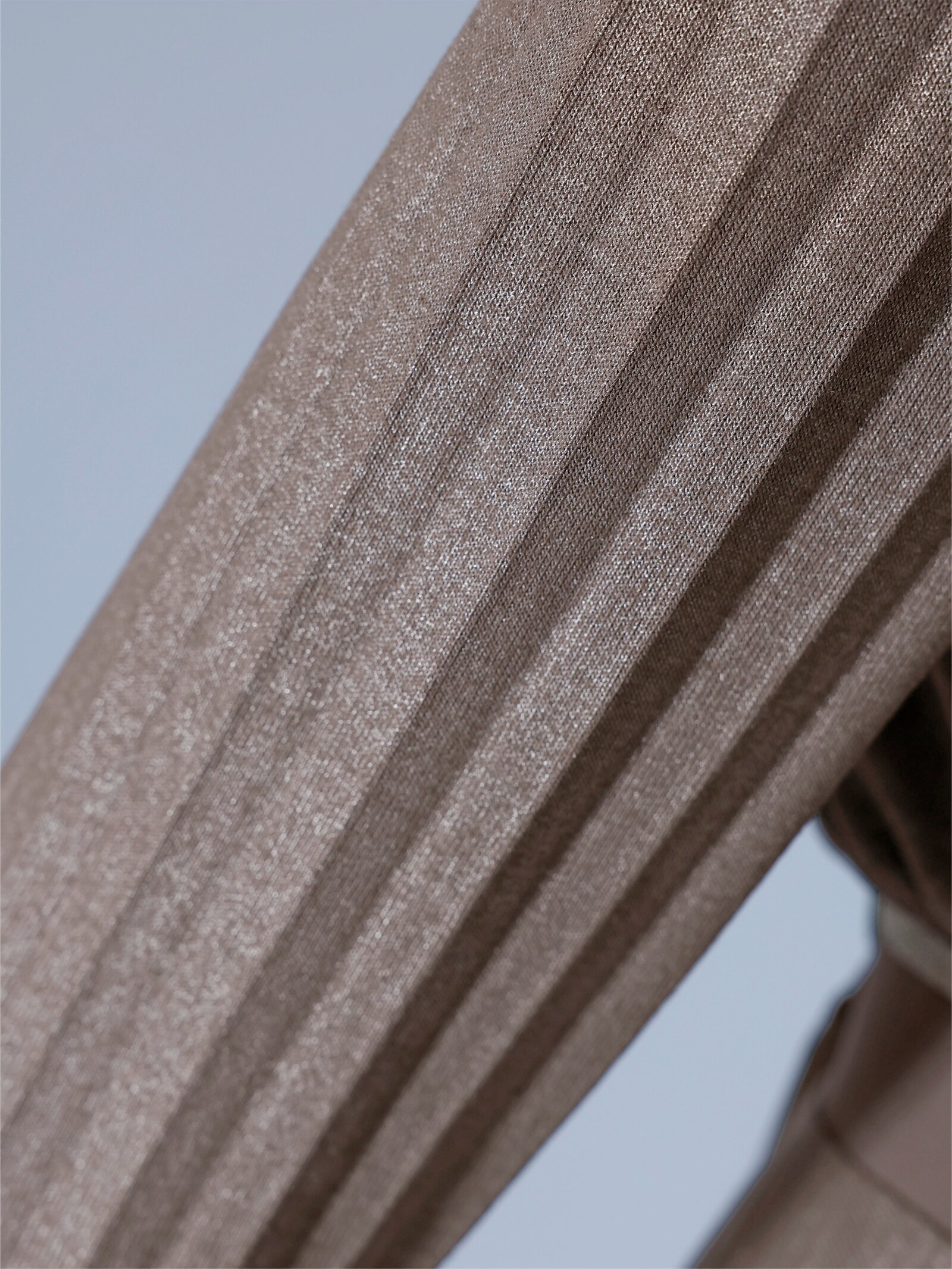 Stehkragenshirt mit Plissee-Ärmeln - dunkeltaupe-silberfarben