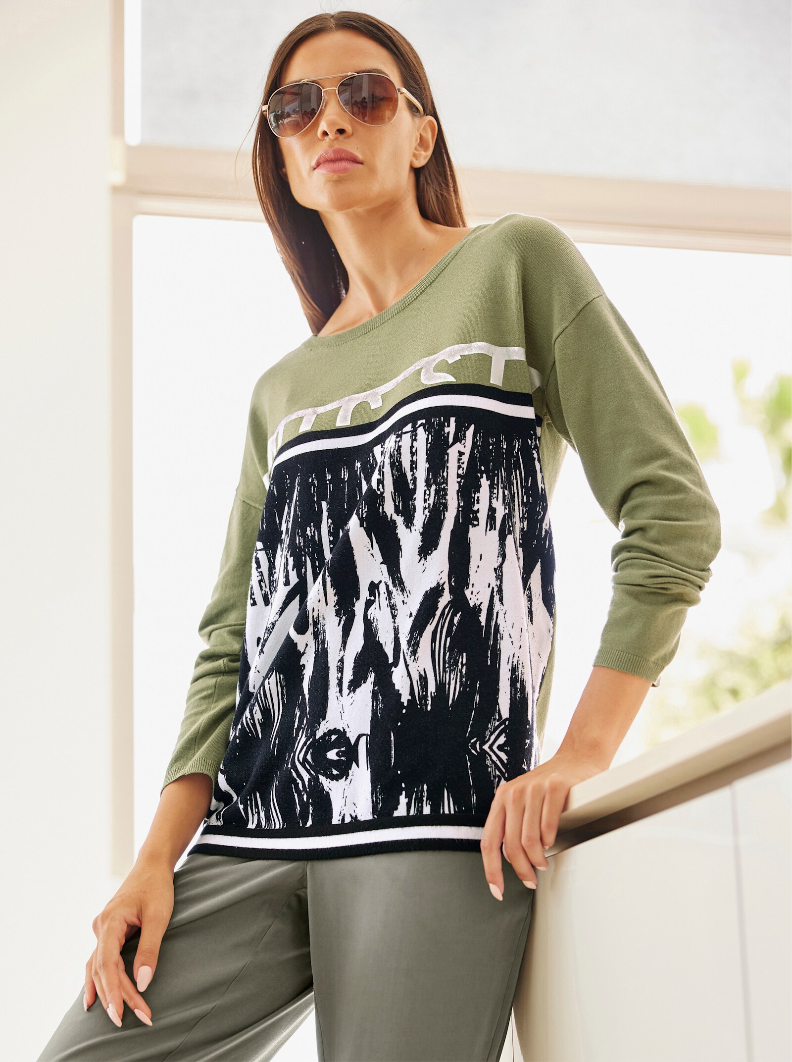 heine Langarm-Pullover mit Foliendruck - schilf-schwarz-gemustert