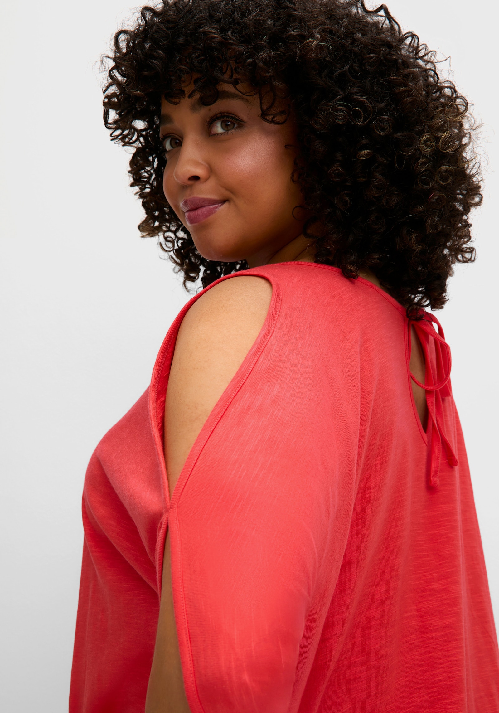 sheego Fledermausshirt mit geschlitzten Ärmeln - hummer