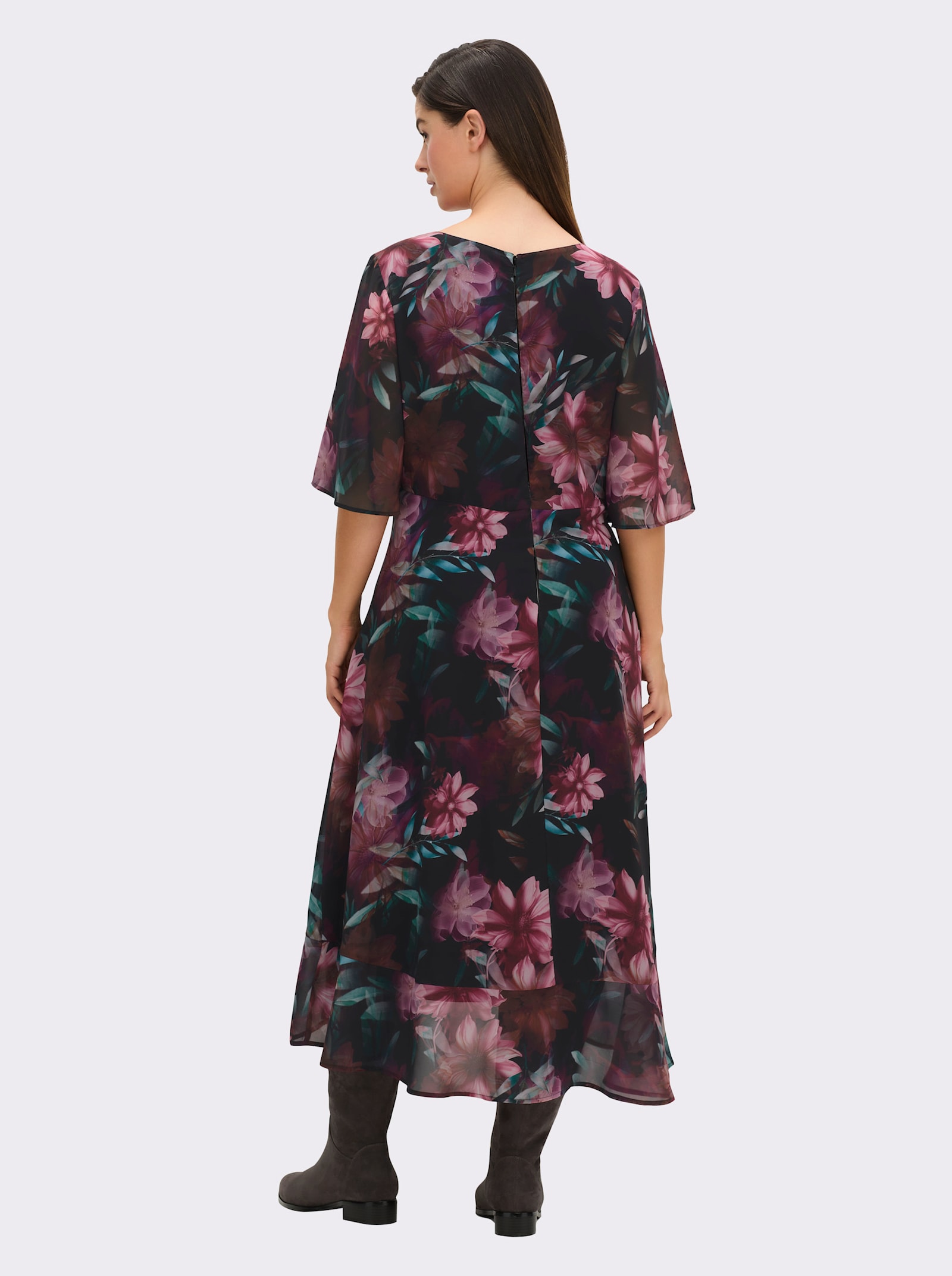 sheego Chiffonkleid mit Flügelärmeln und Volants - schwarz-bedruckt