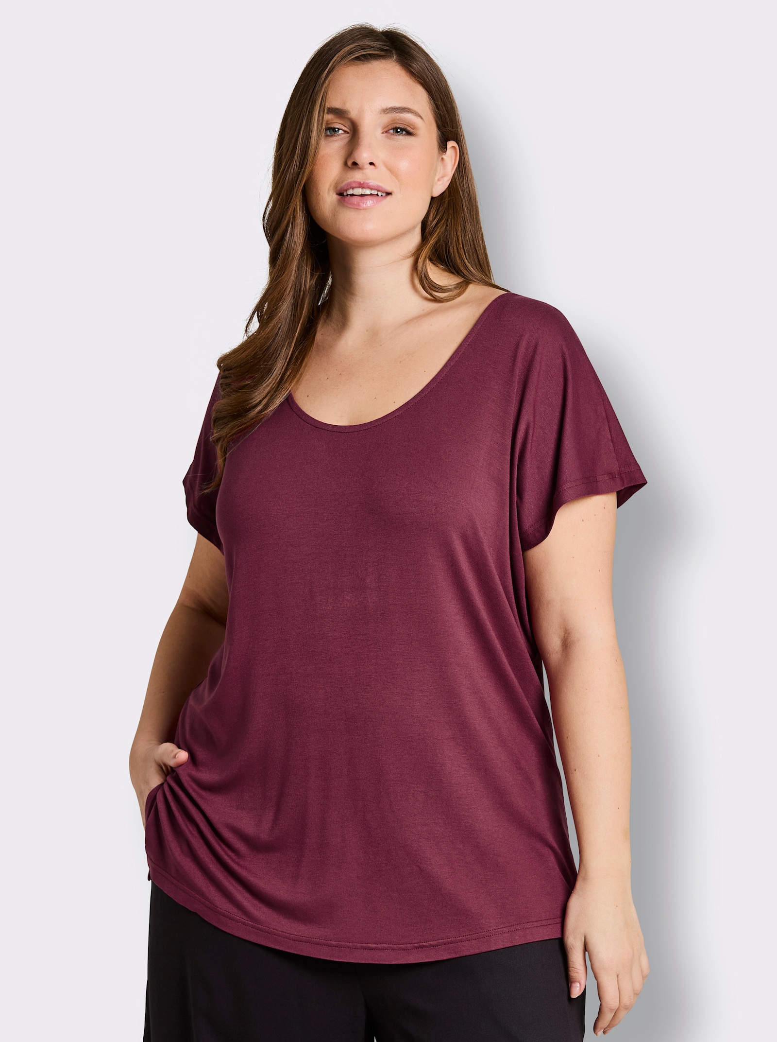 sheego Shirt mit gehäkelter Spitze hinten - bordeaux