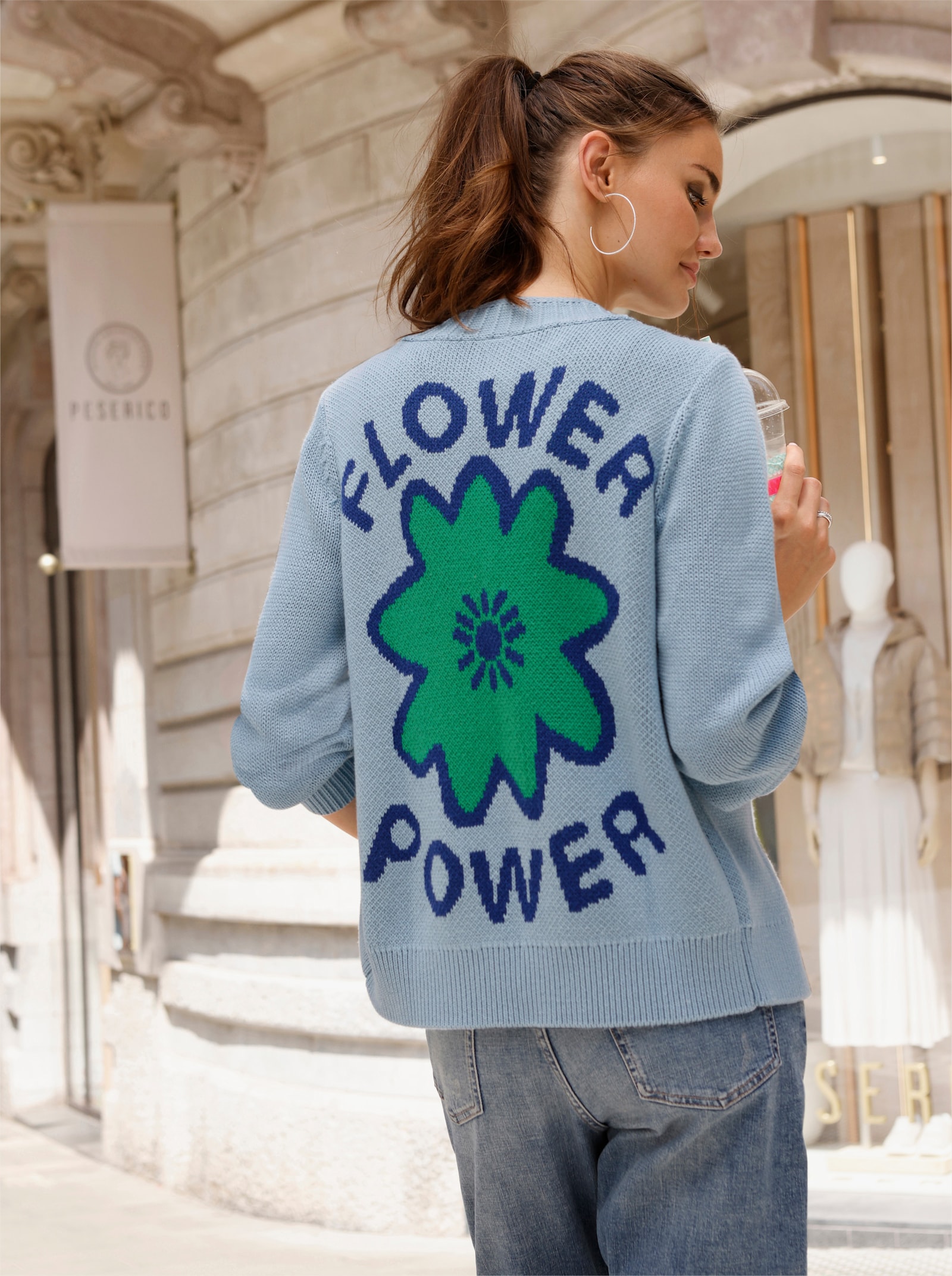 Strickjacke mit Flower Power-Motiv - eisblau