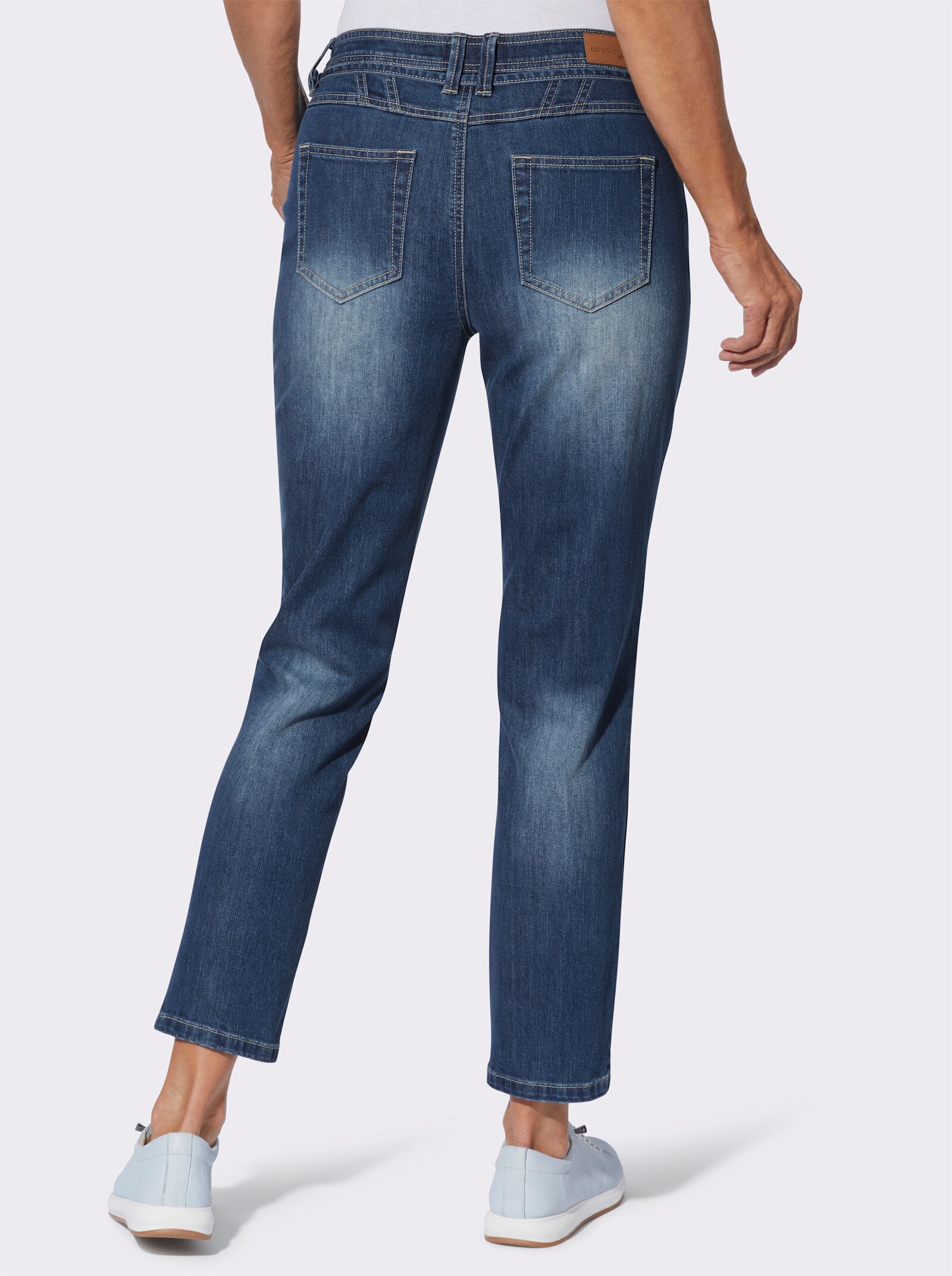 Jeans mit schmalem Gürtel - blue-stone-washed