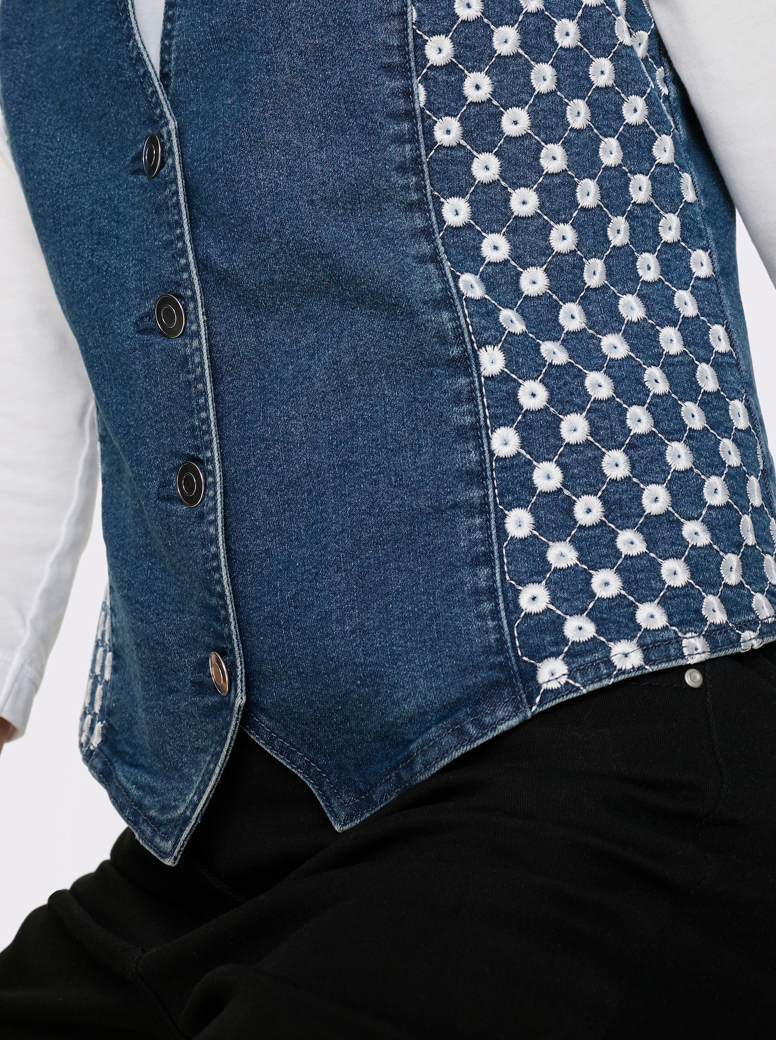 Jeansweste mit Lochstickerei - blue-stone-washed