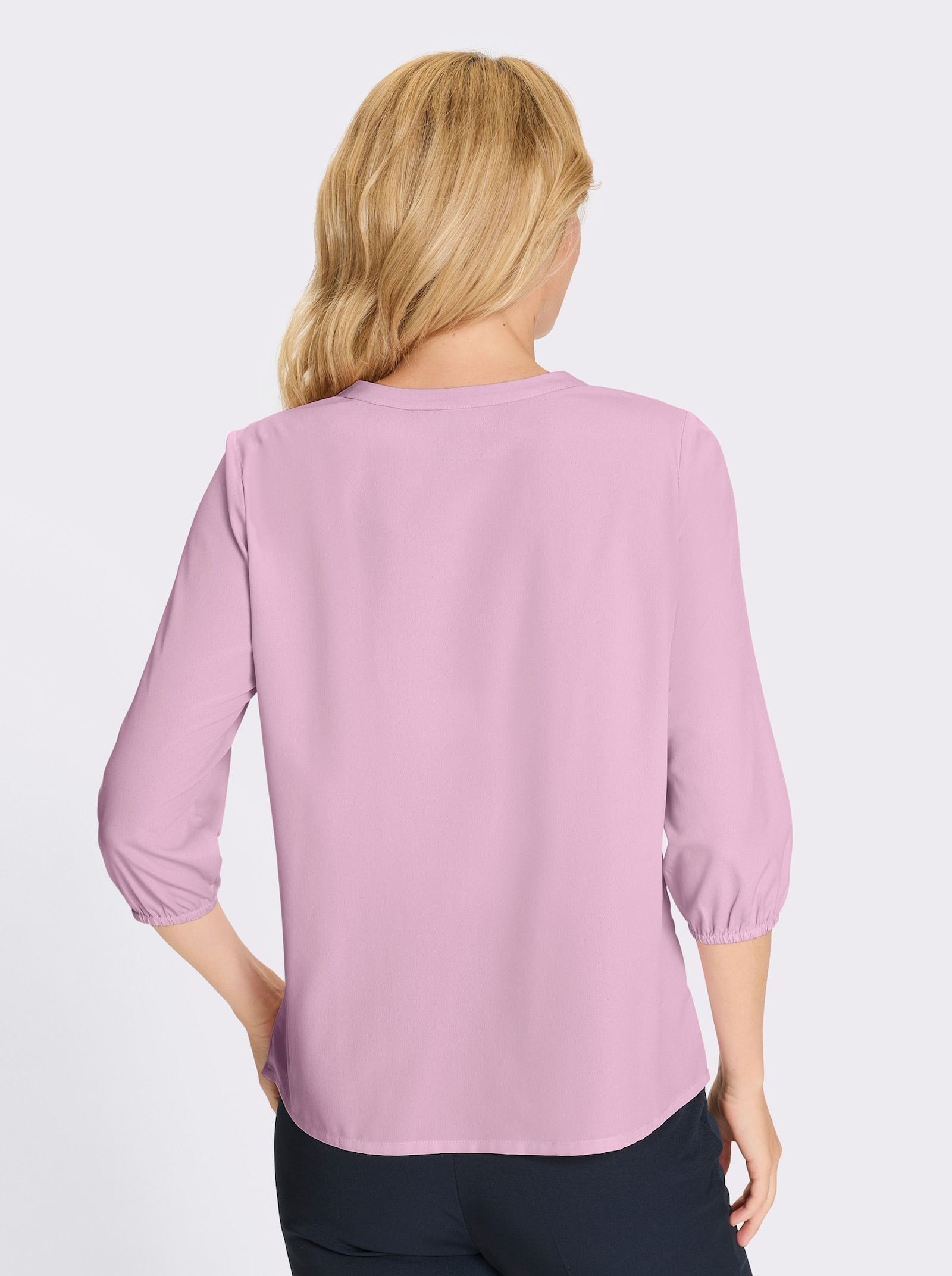 Blus i crepe med rynkad ringning - ljusrosa