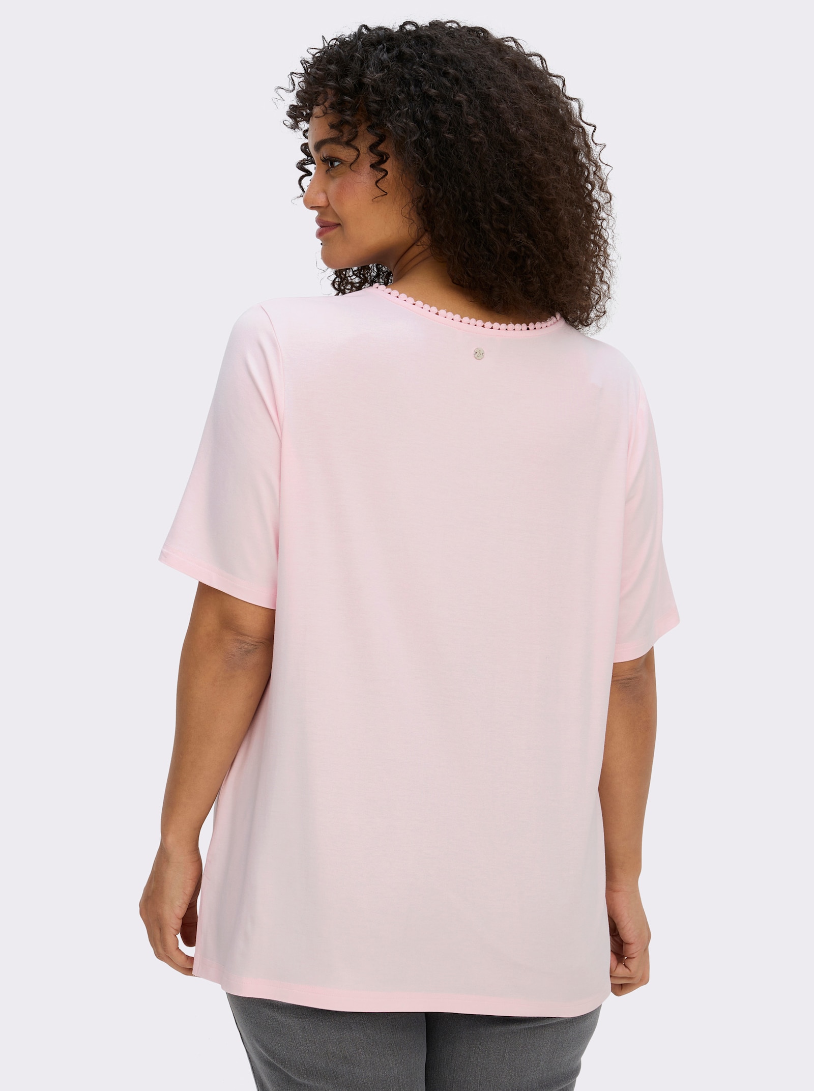 sheego Rundhalsshirt mit Zierband und Frontdruck - hellrosé-pistazie