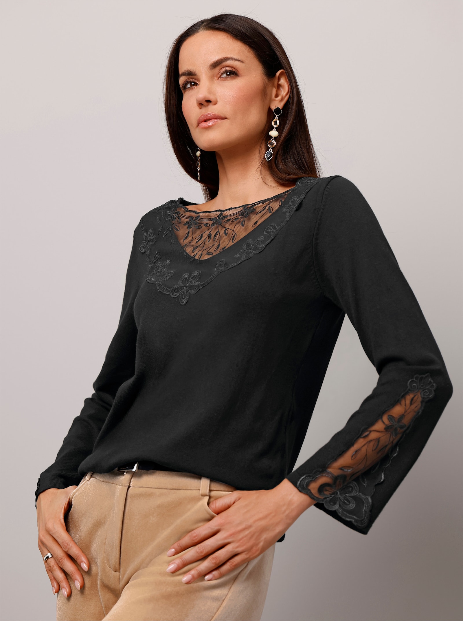 Feinstrickpullover mit Spitzen-Details - schwarz