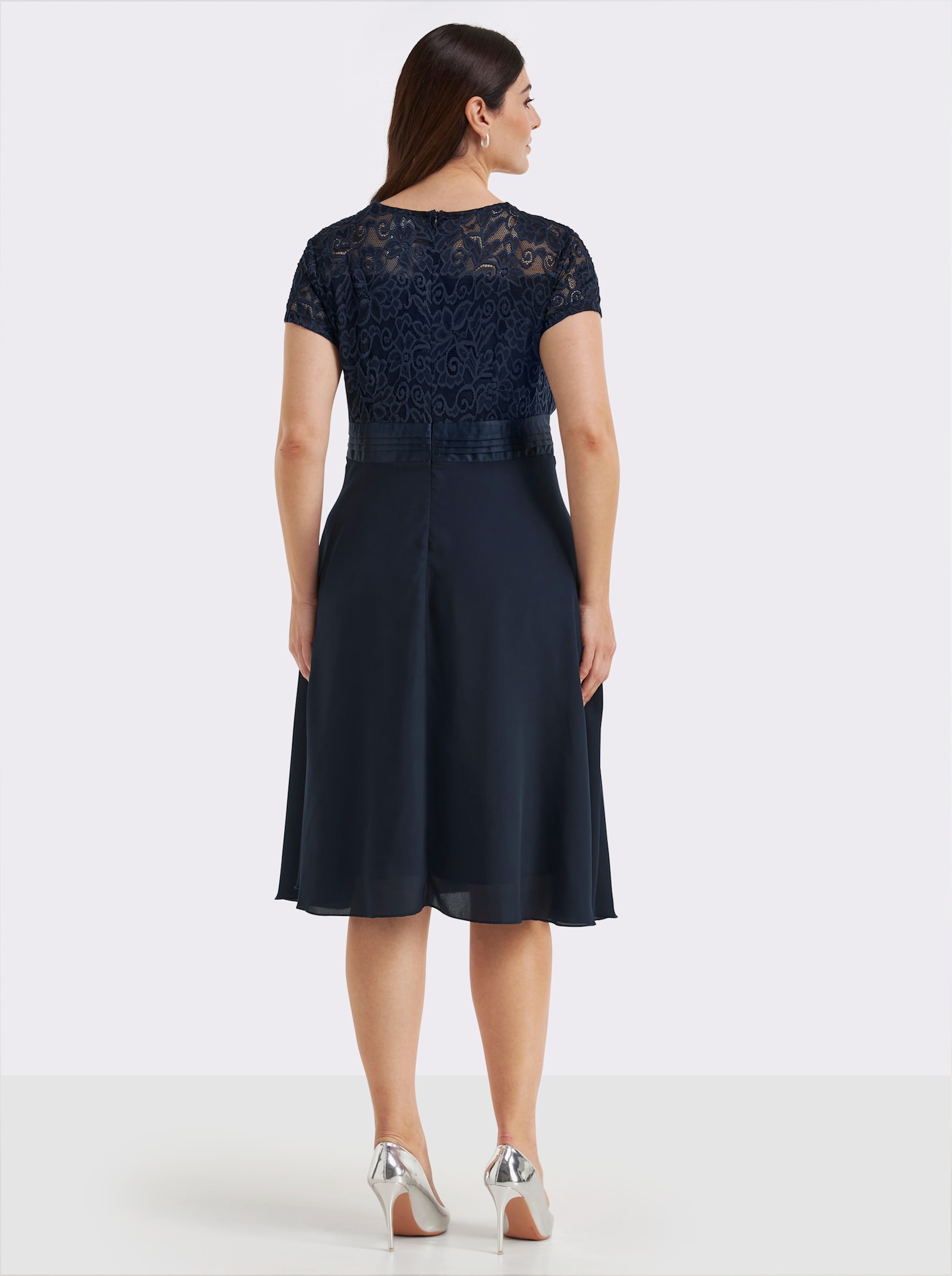 Cocktailkleid mit kunstvollem Spitzeneinsatz - marine