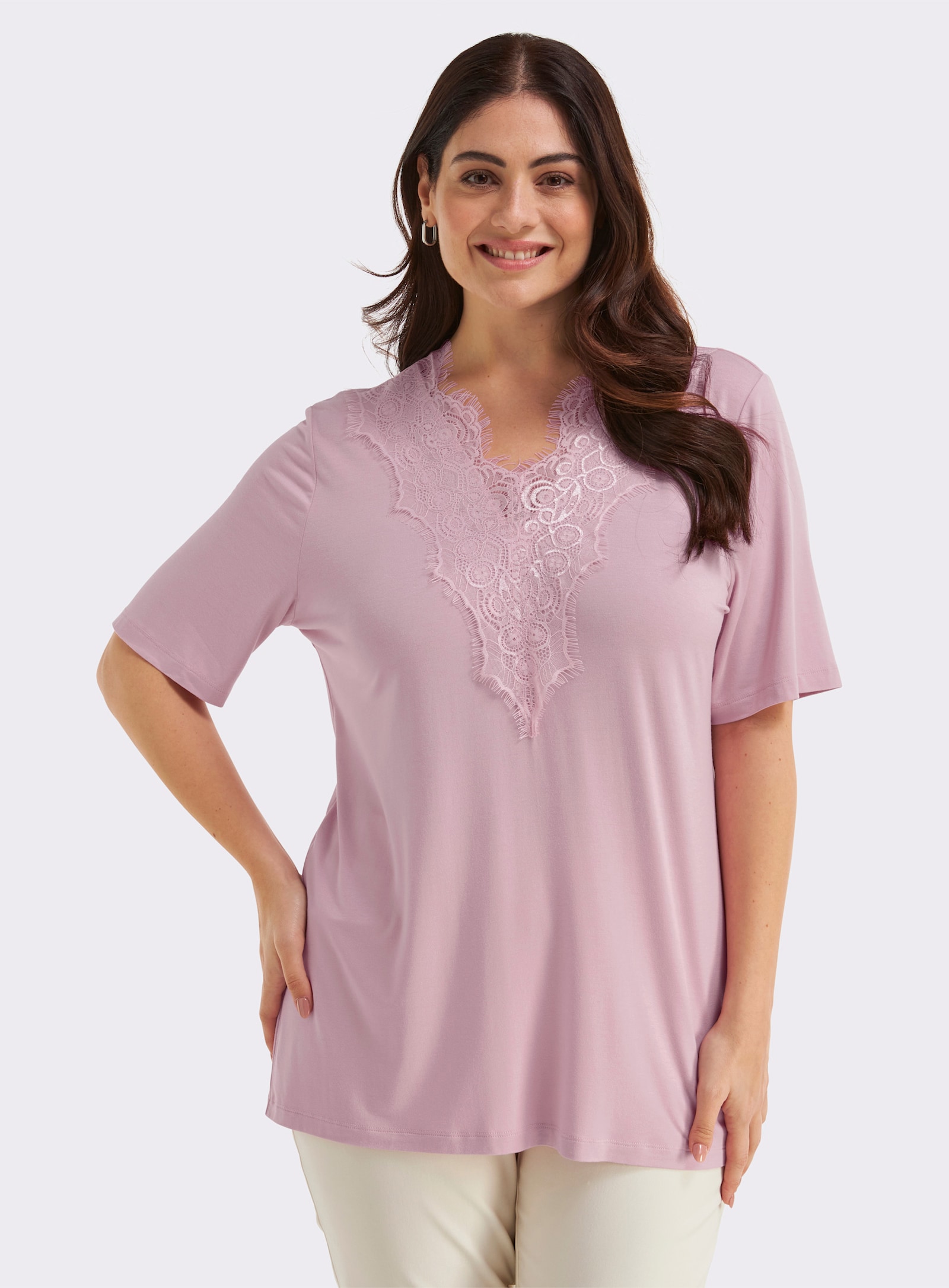 sheego Spitzenshirt mit beidseitigem, tiefem V - rosé