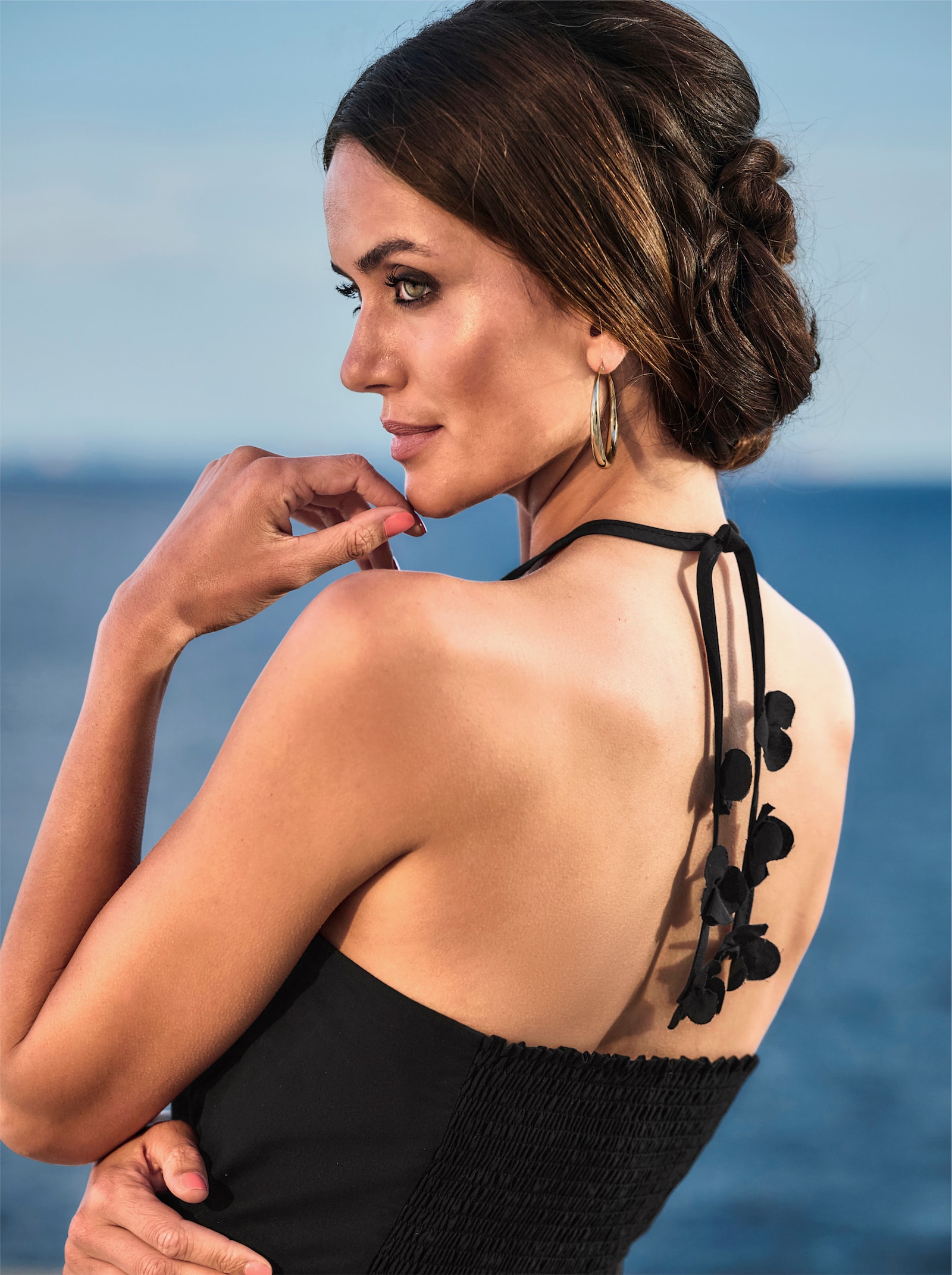 heine Neckholderkleid mit Blütenapplikation - schwarz