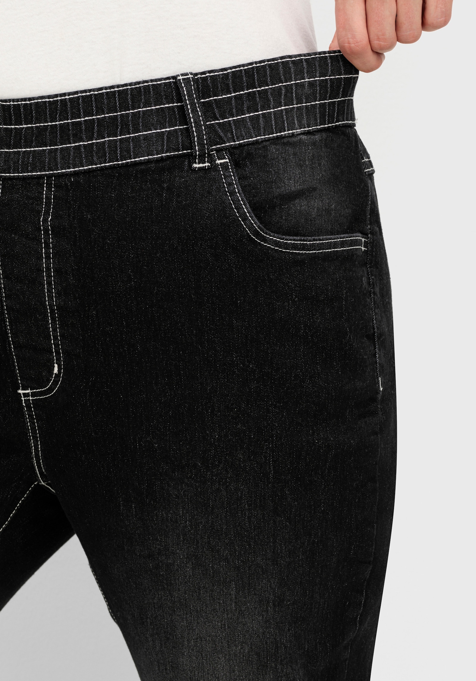 High-waist-Jeans mit hohem Rundum-Dehnbund - black-denim