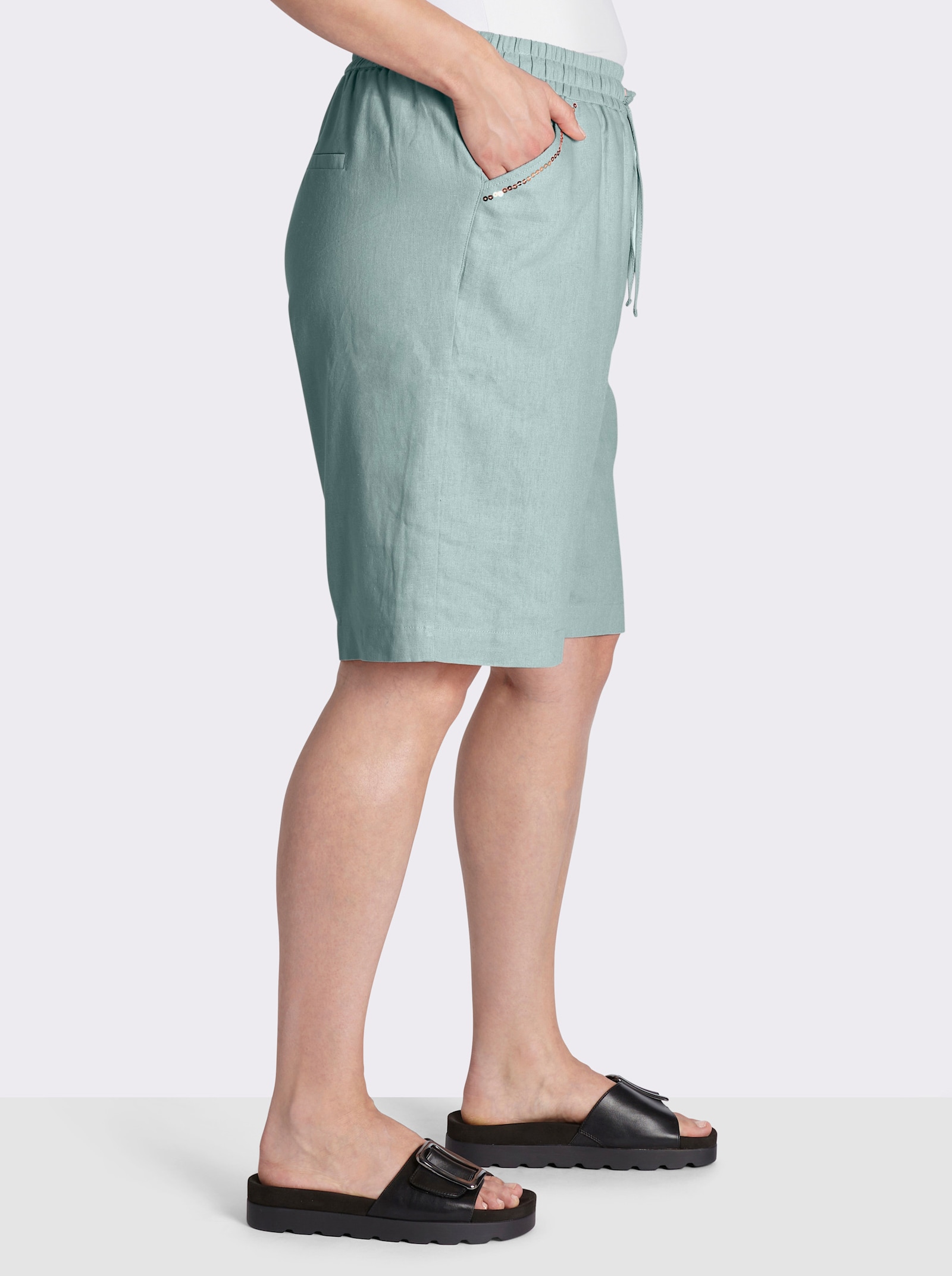 sheego Bermudas mit Pailletten entlang der Taschen - kalkmint