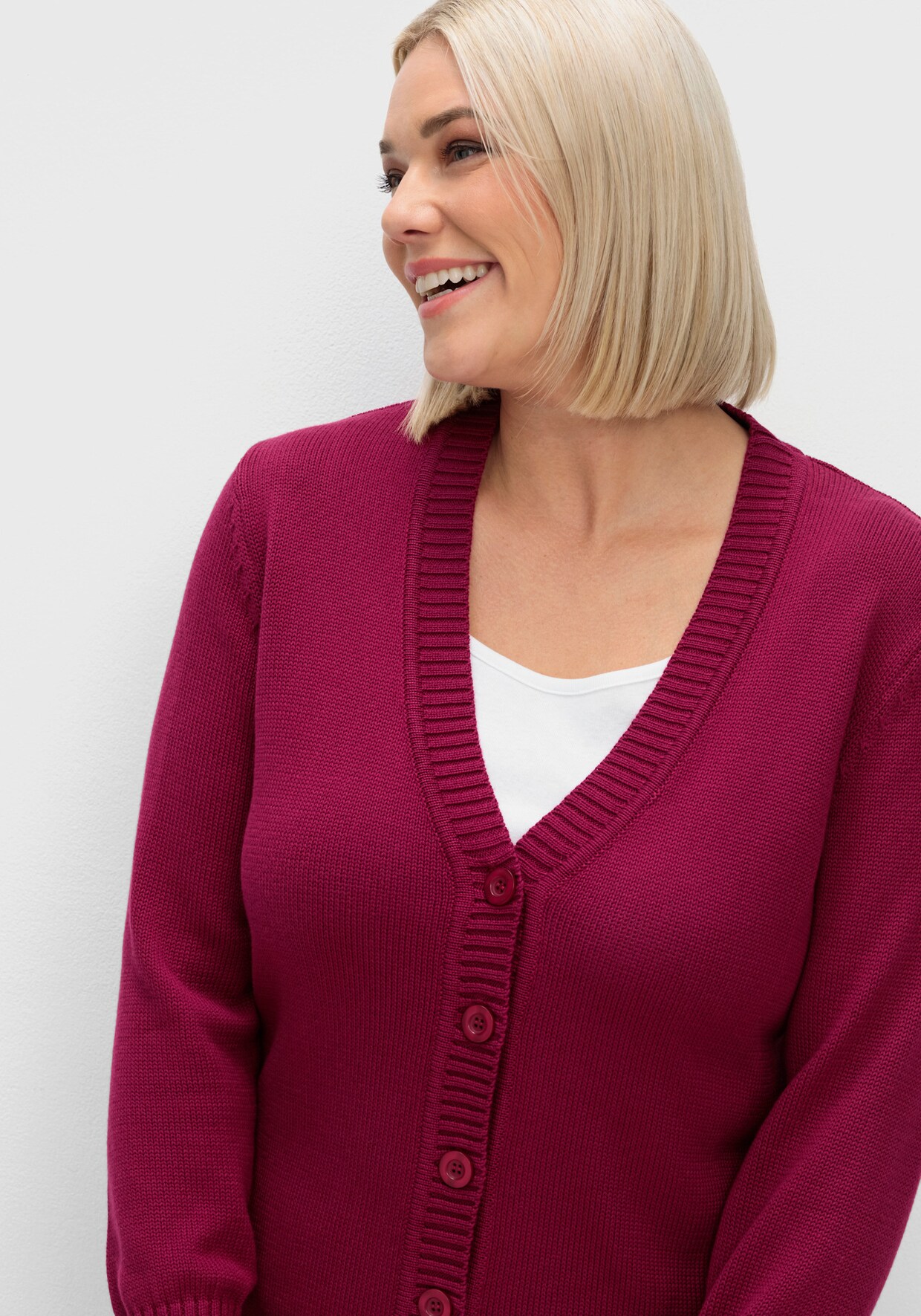 Strickjacke mit farblich abgestimmten Knöpfen - fuchsia