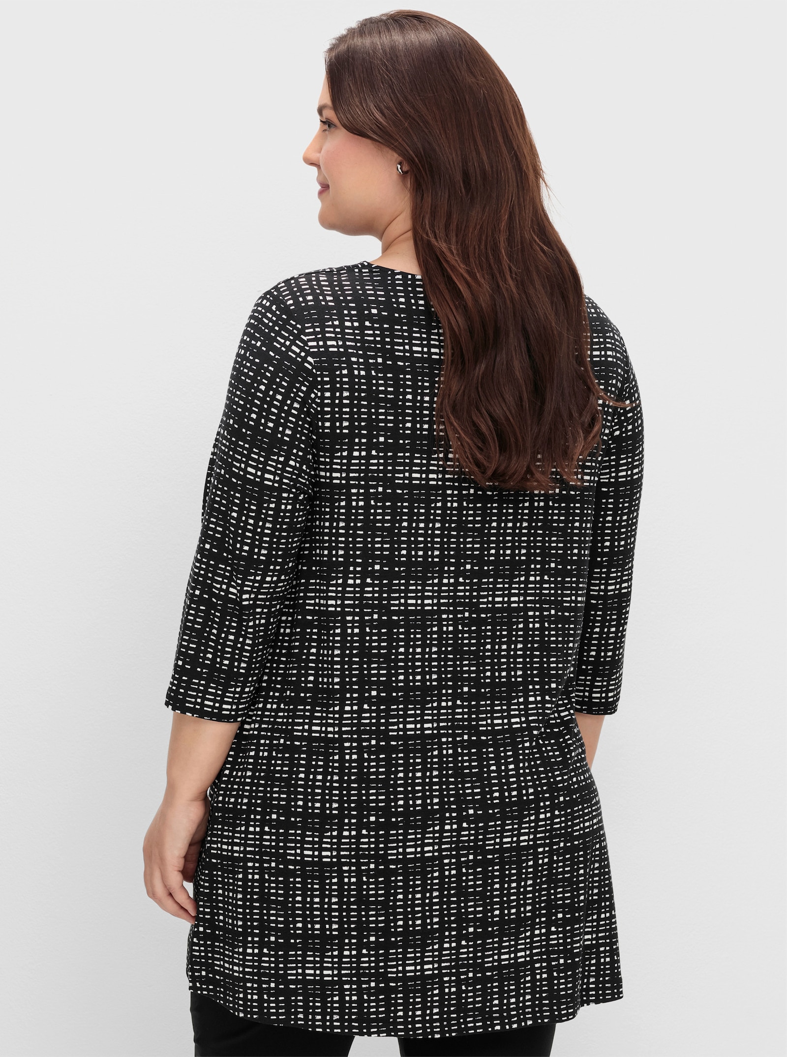 sheego Longshirt mit Seitenschlitzen - schwarz-weiss