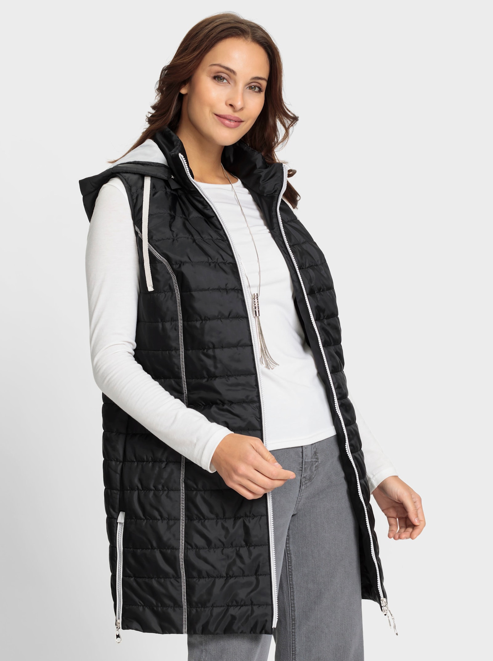 Dlouhá vesta s odnímatelnou kapucí - černá