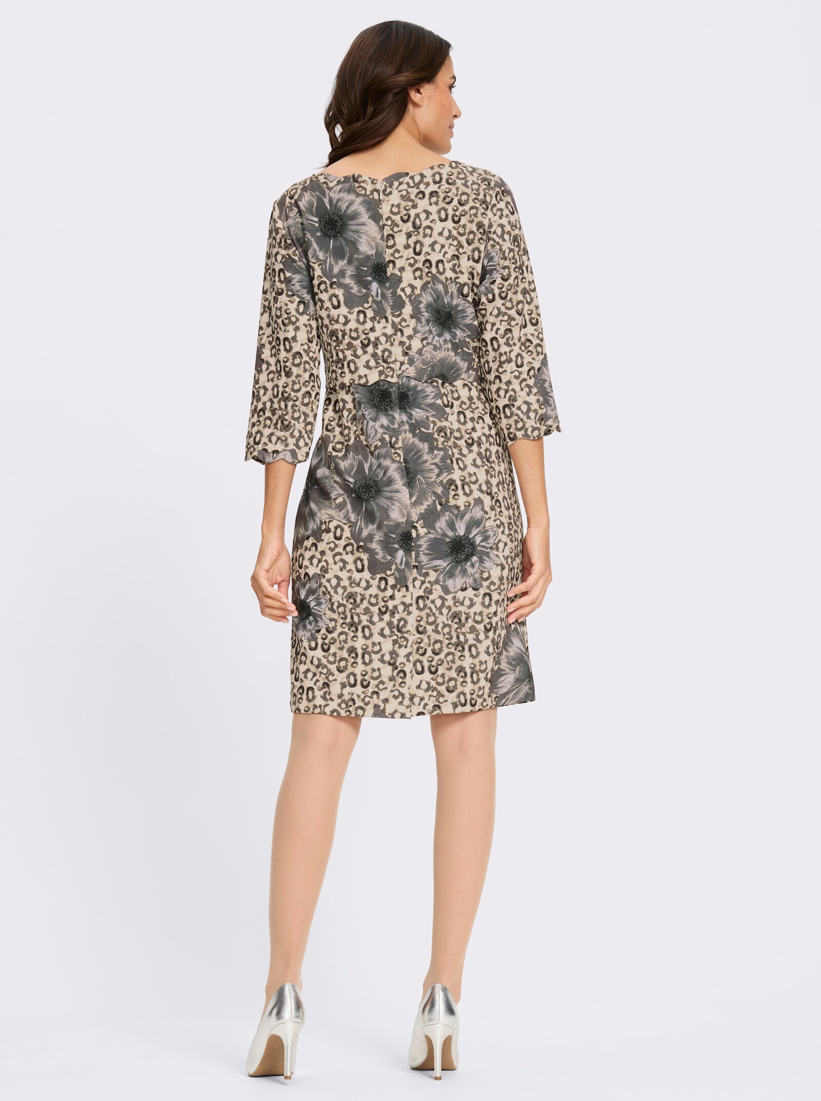 Etuikleid mit gebogten Abschlüssen - sand-hellblau-bedruckt