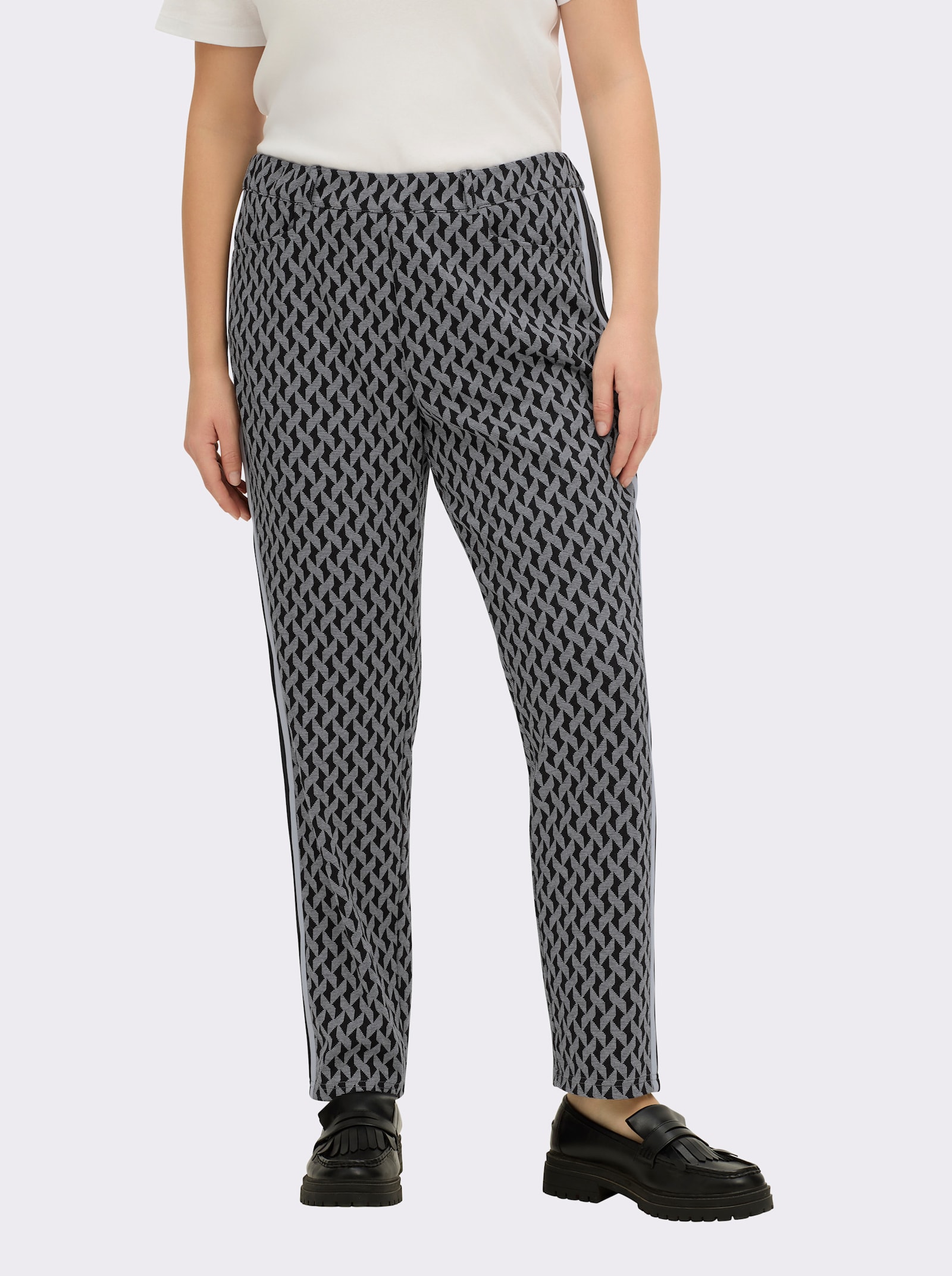 sheego Hose mit Jacquardmuster und Galonstreifen - schwarz-ecru-gemustert