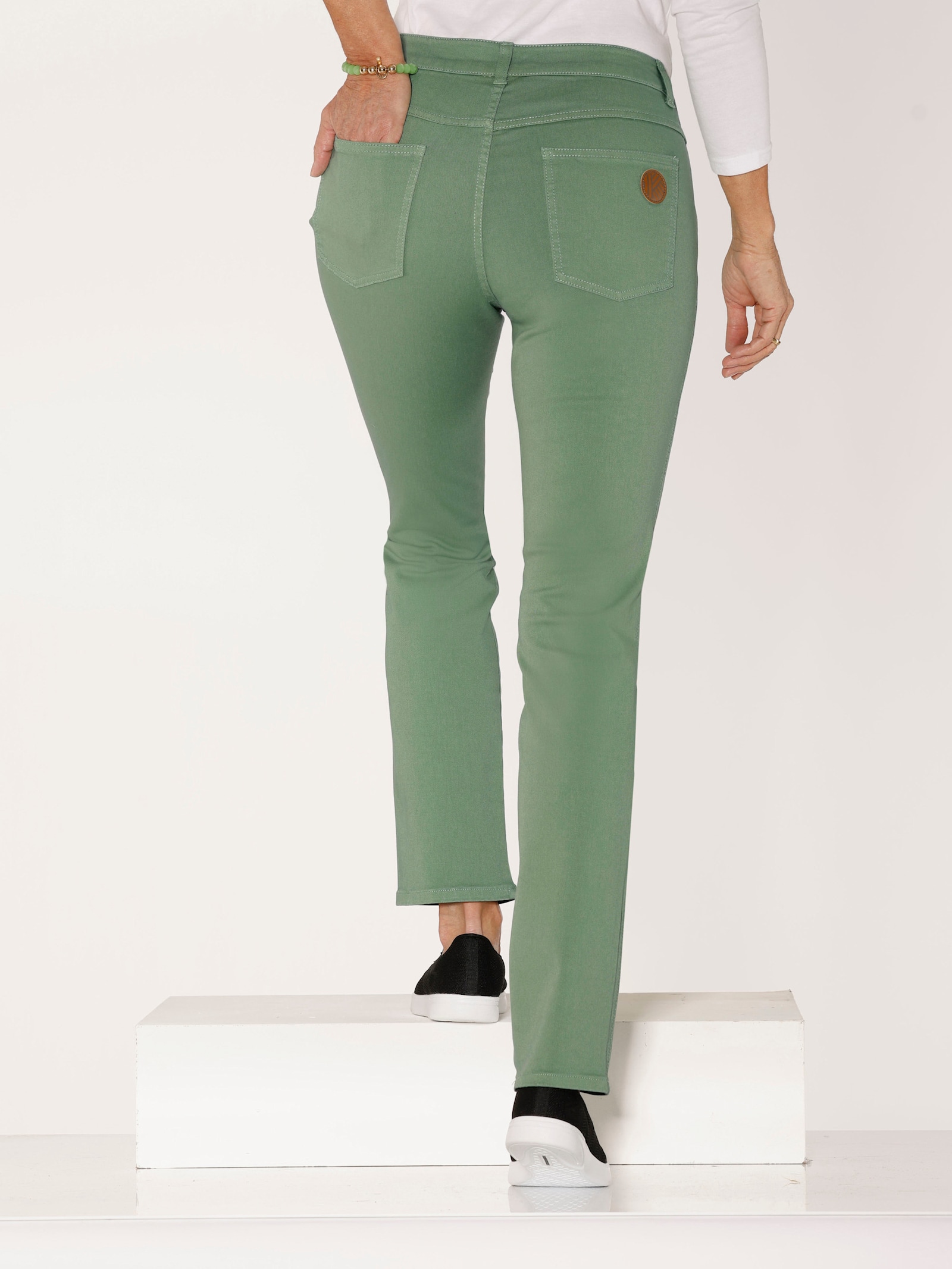 Röhrenjeans in Twill-Qualität - eucalyptus