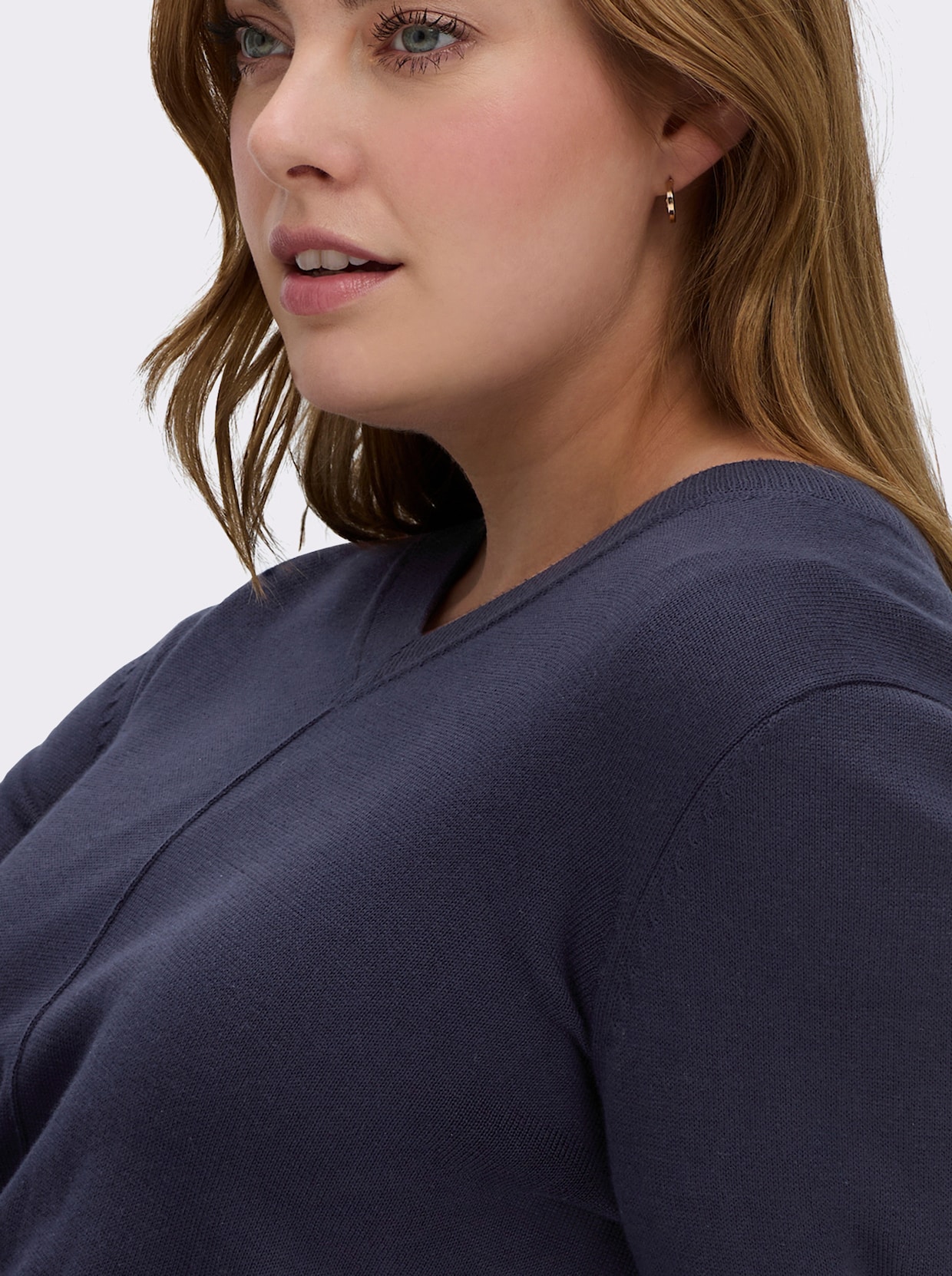 V-Ausschnitt-Pullover mit Biesen vorne - marine