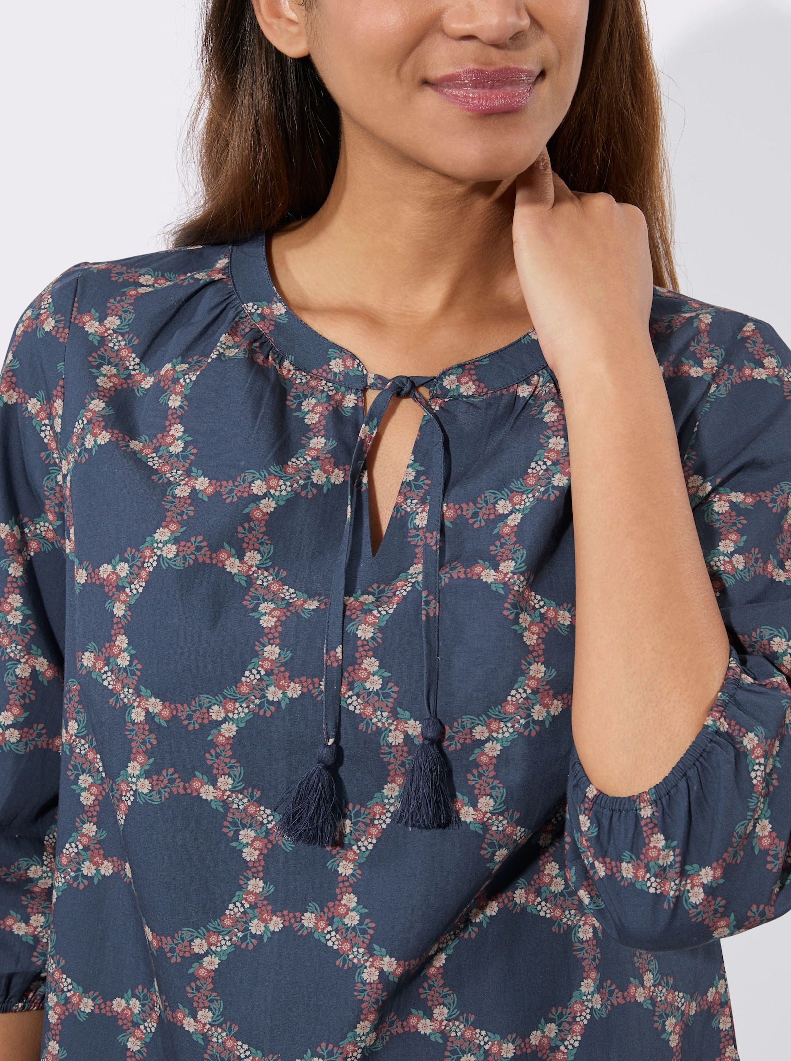 Baumwollbluse mit Gummizug an den 3/4-Ärmeln - rauchblau-rosenholz-bedruckt