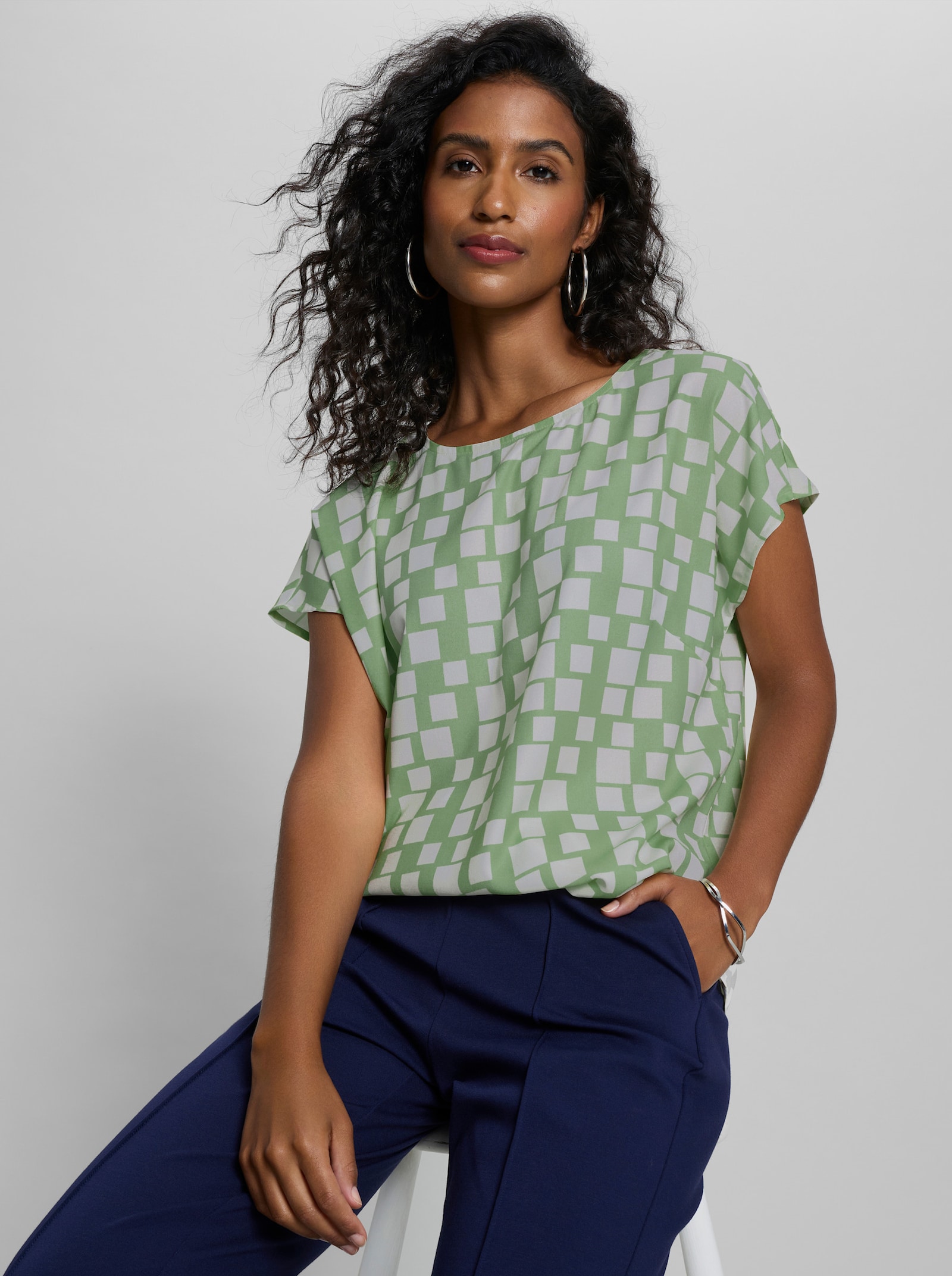 heine Druckbluse mit Grafik-Print - reseda-ecru-bedruckt