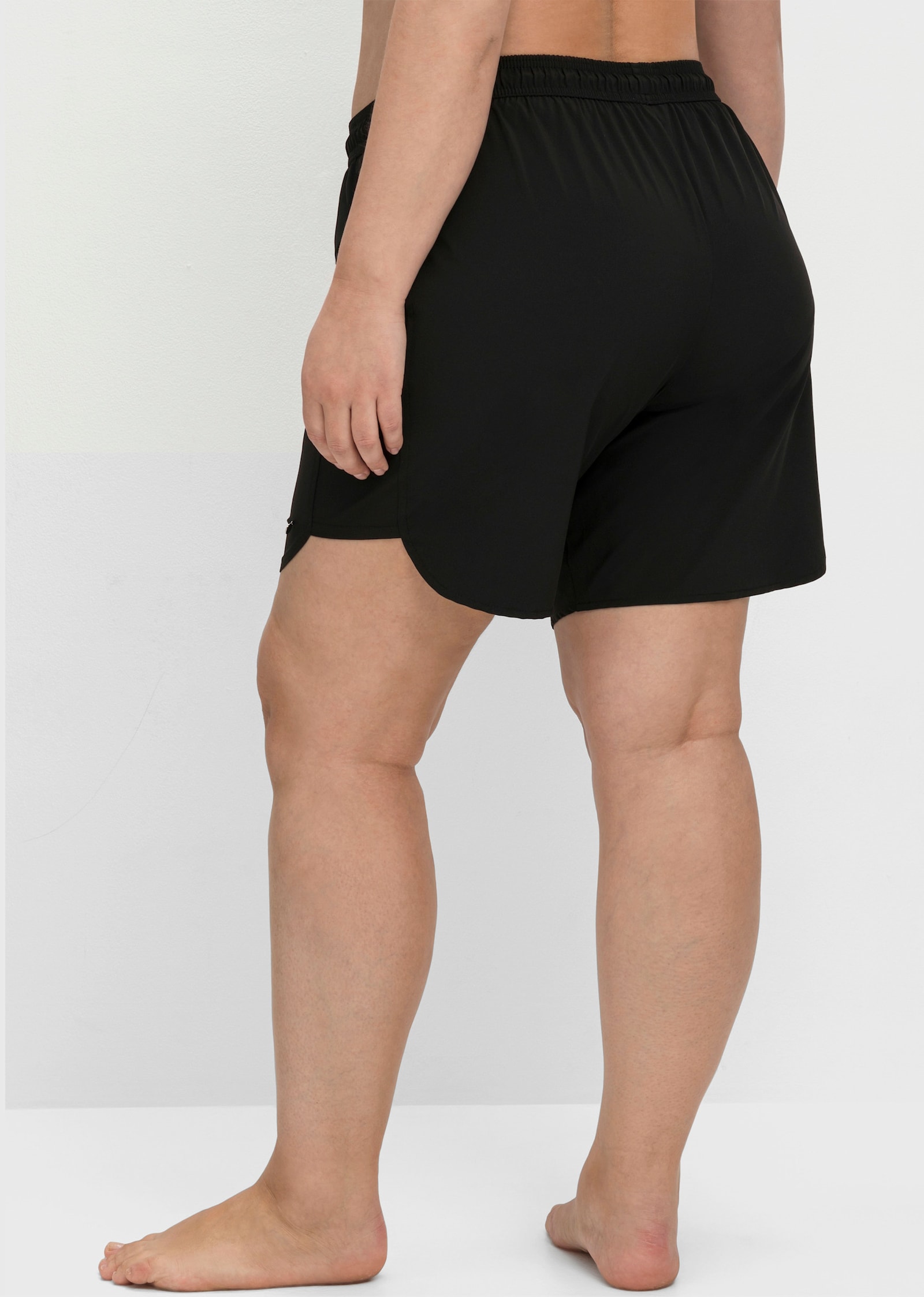 sheego Badehose mit Bindeband, seitlich abgerundet - schwarz