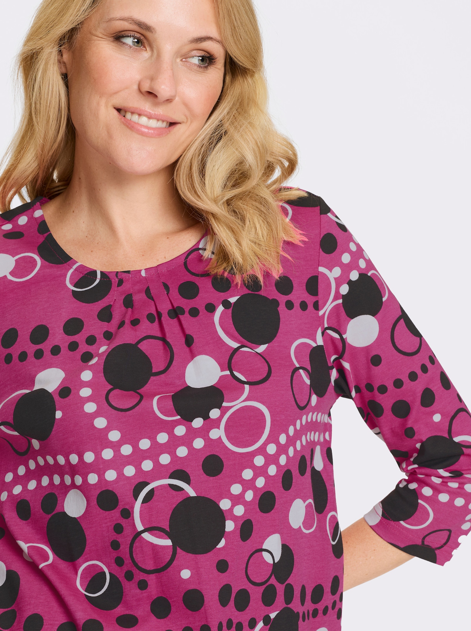 Dlhé tričko, jemne rozšírený strih - fuchsiovo-čierna potlač