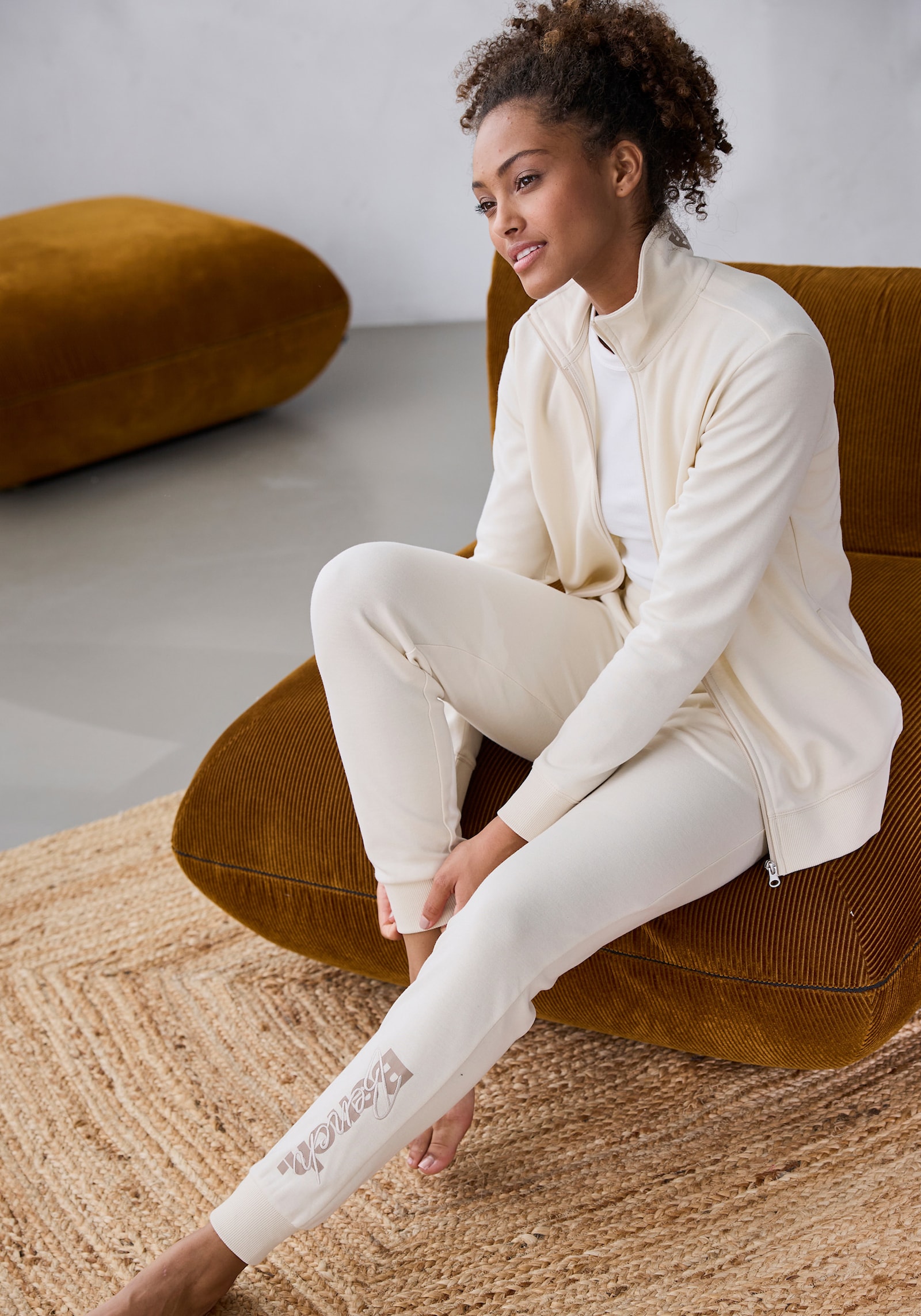 Bench. Loungewear Sweatjacke - sand