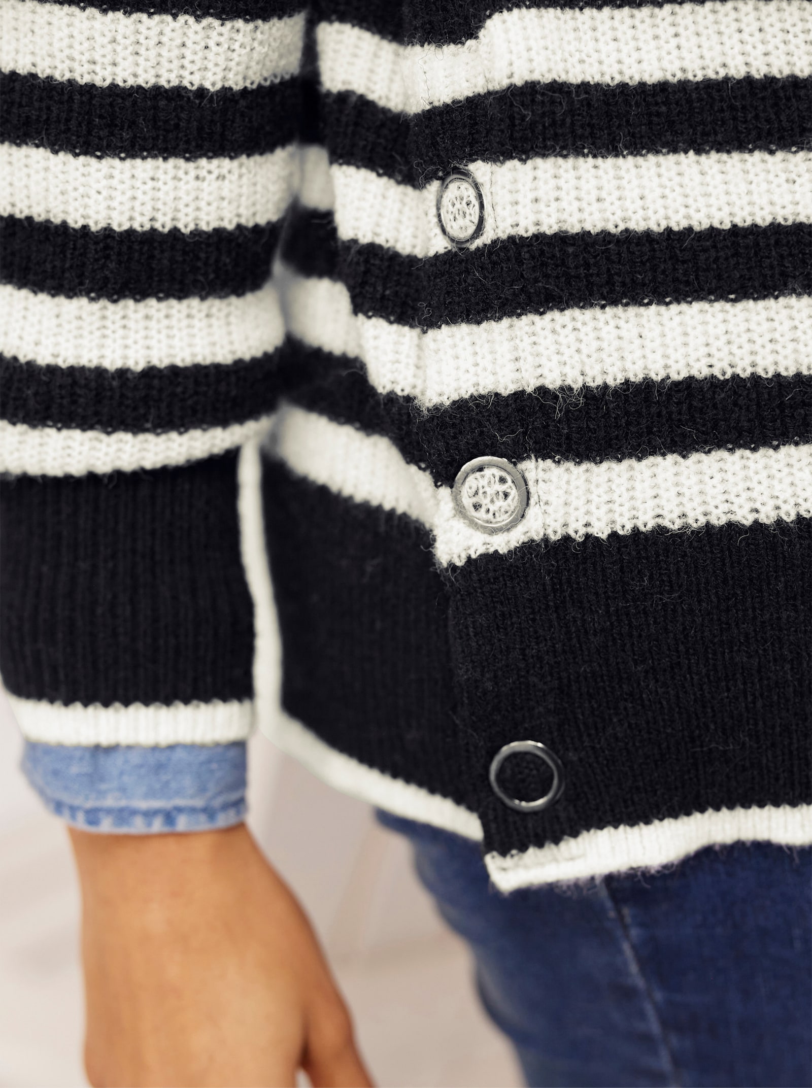 heine Gestreepte pullover met drukknopen opzij - ecru/zwart gestreept