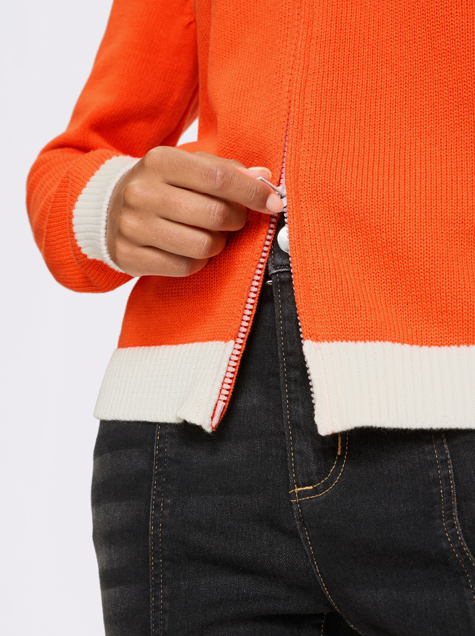 heine Strickjacke mit Blockstreifen - orange-ecru