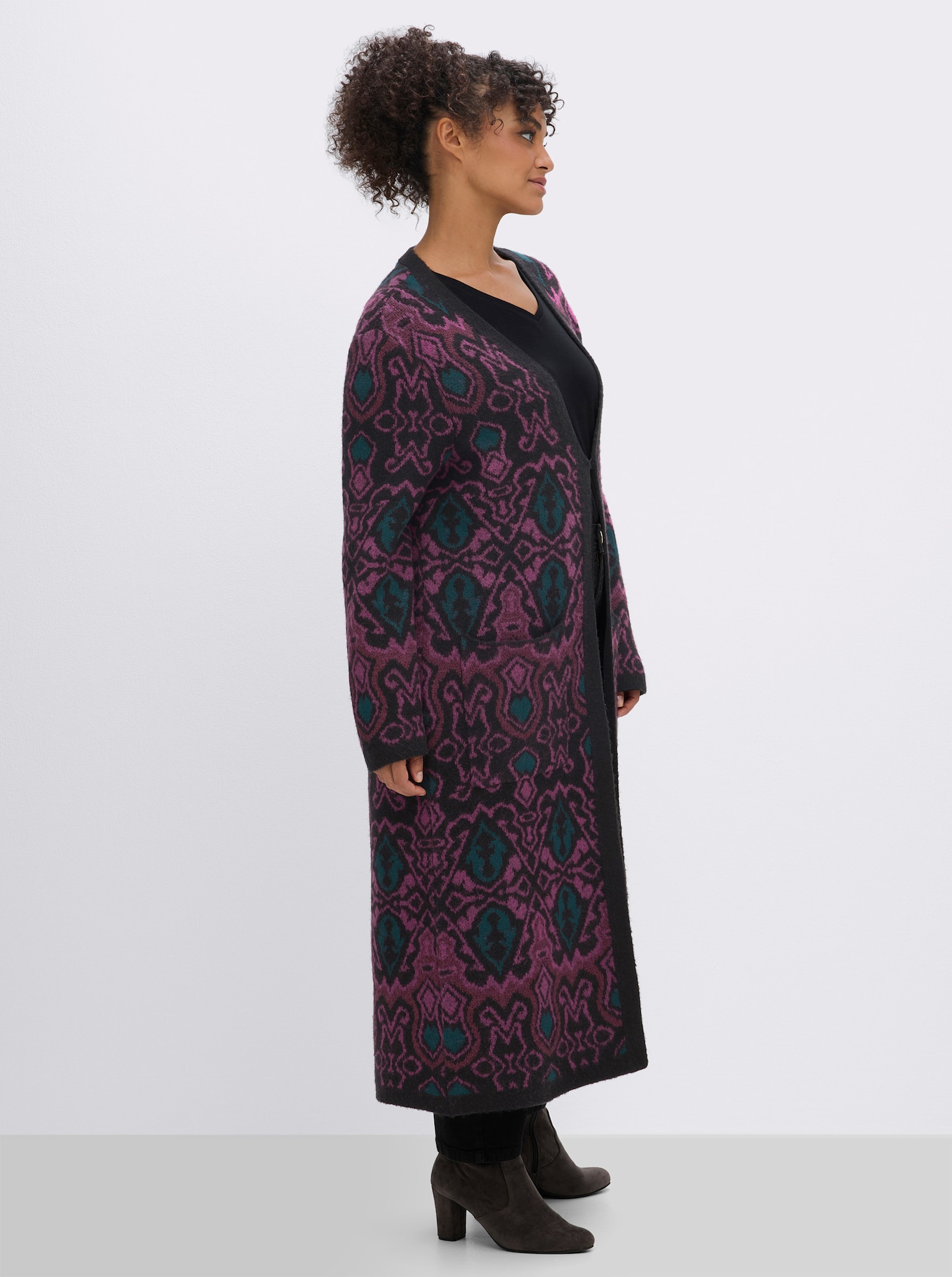 sheego Strickmantel mit Jacquard-Muster - erika-burgund-gemustert