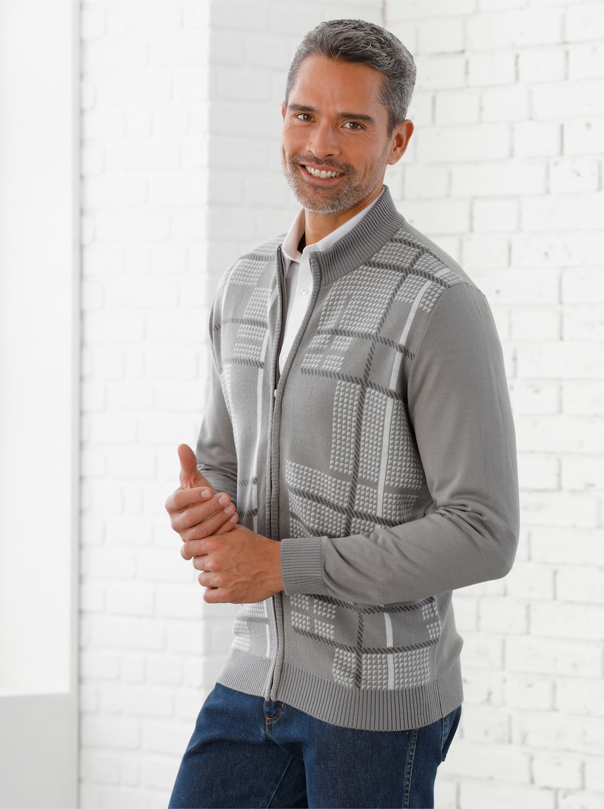 Pletený sveter - sivá vzorovaná