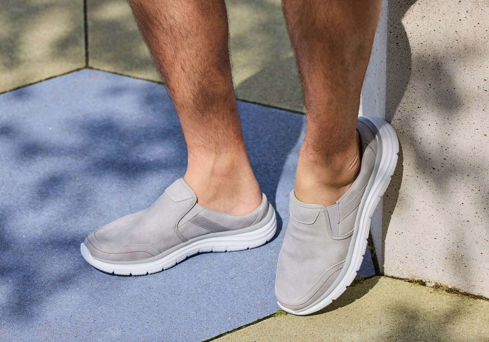 John Devin Sabot - hellgrau