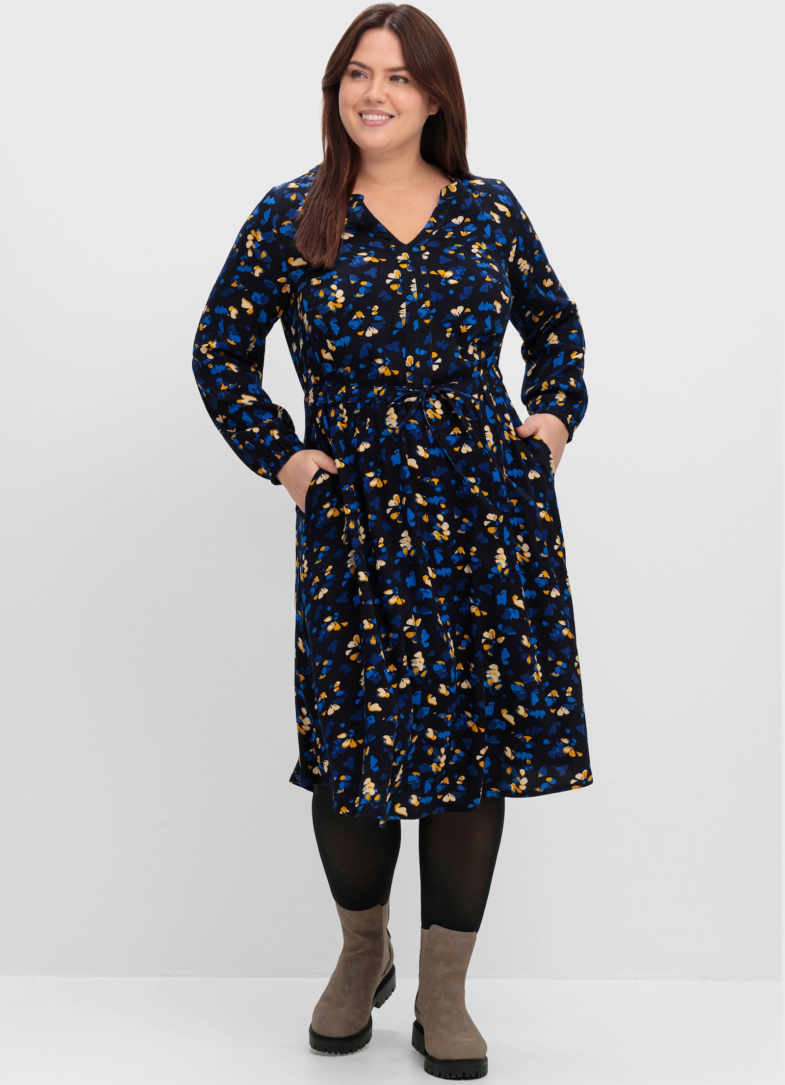 sheego Druckkleid mit Blumendruck, aus Viskose-Twill - tiefblau-gemustert