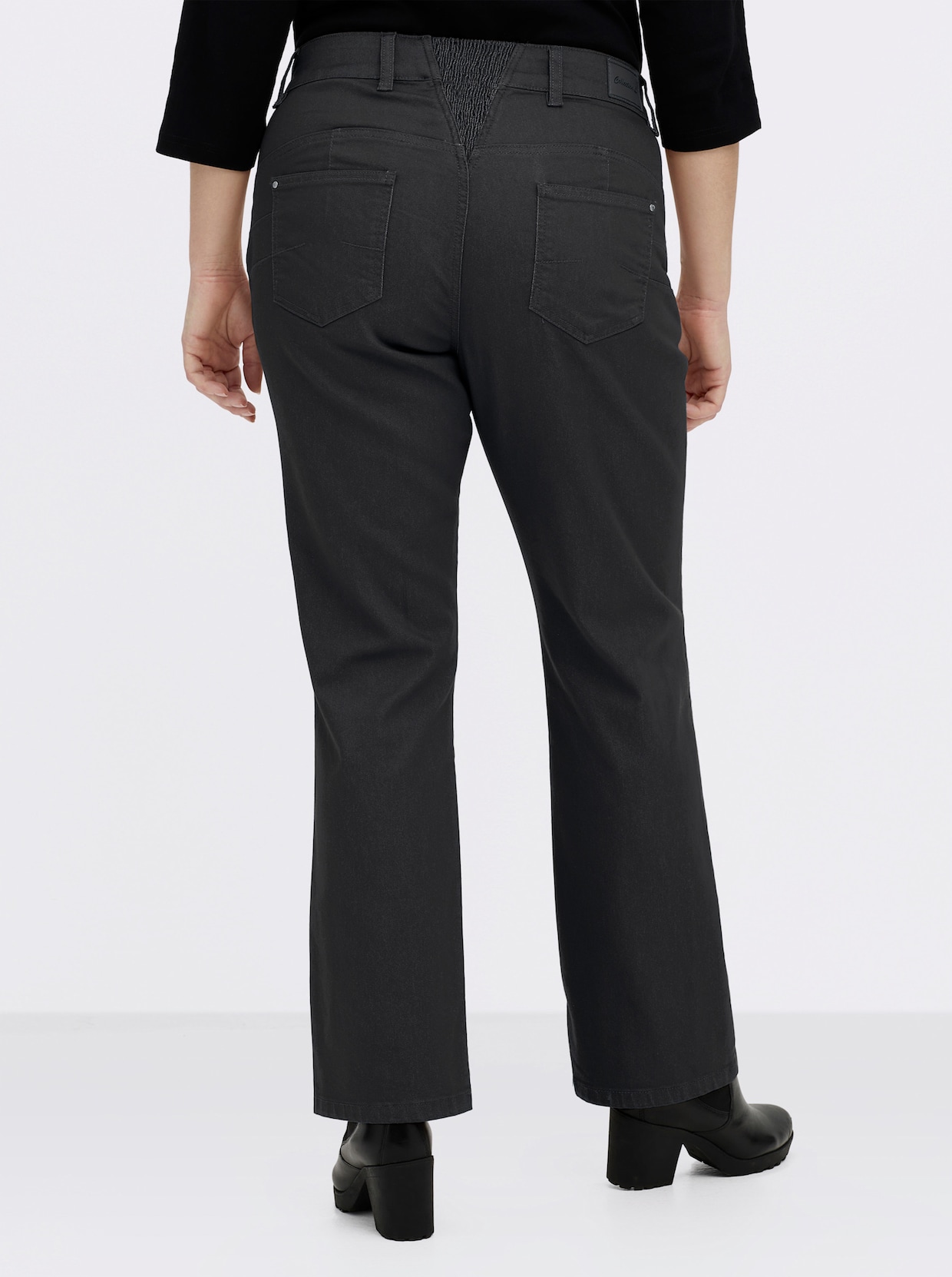 Bootcut-Jeans mit Push-up-Effekt - schwarz