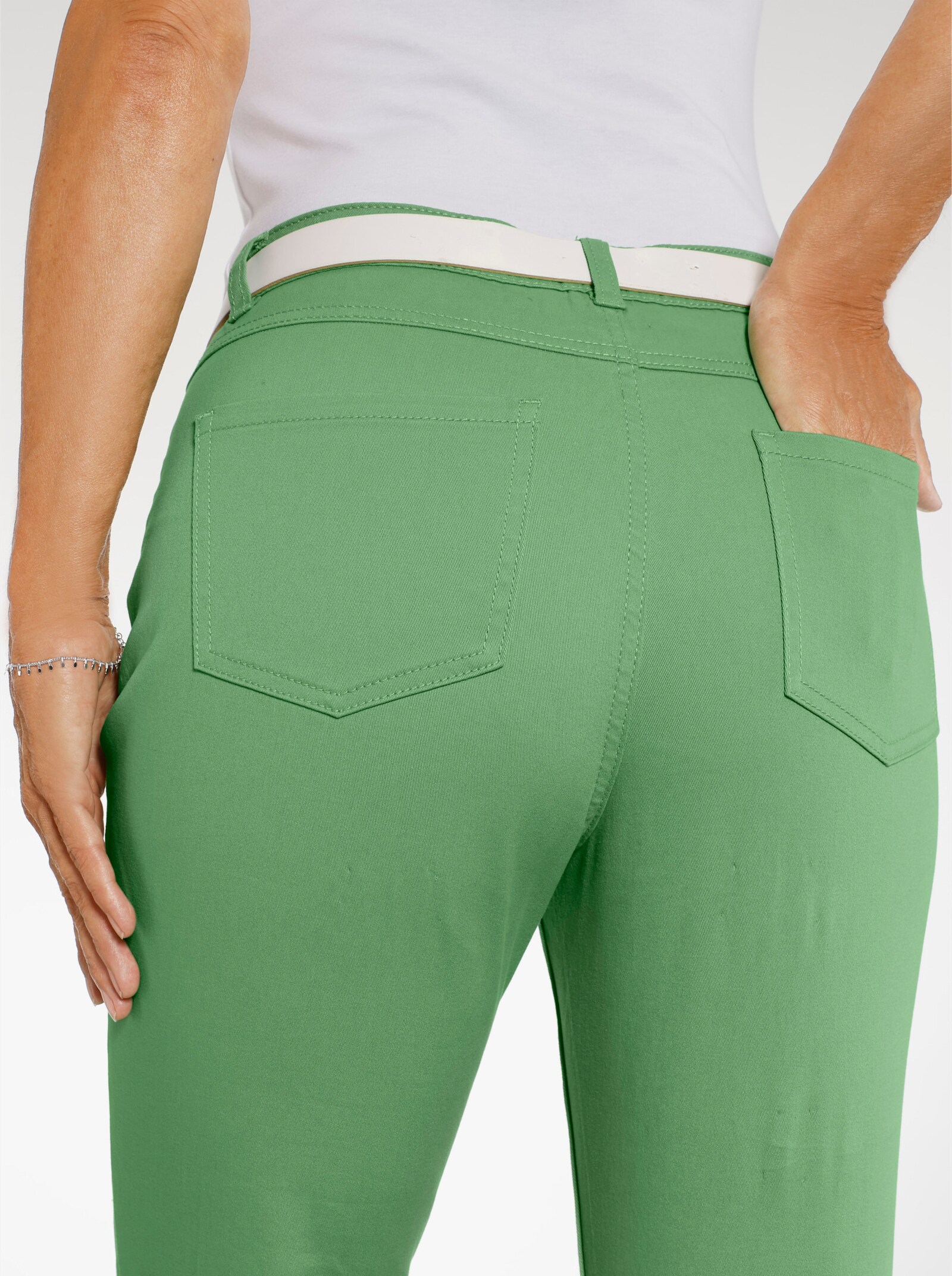 5-Pocket-Jeans mit lässig weiten Beinen - apfel